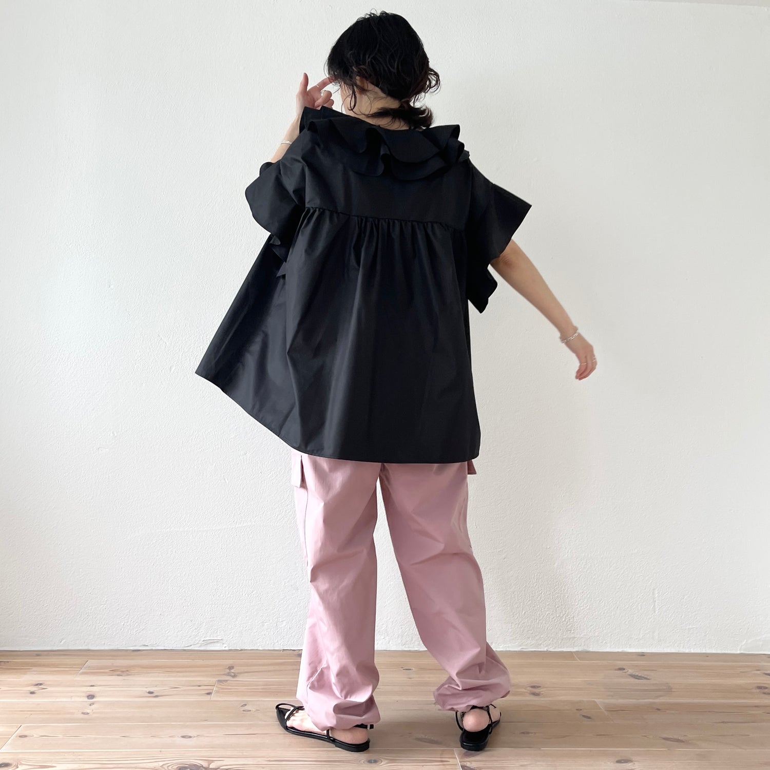 big collar frill half blouse / black