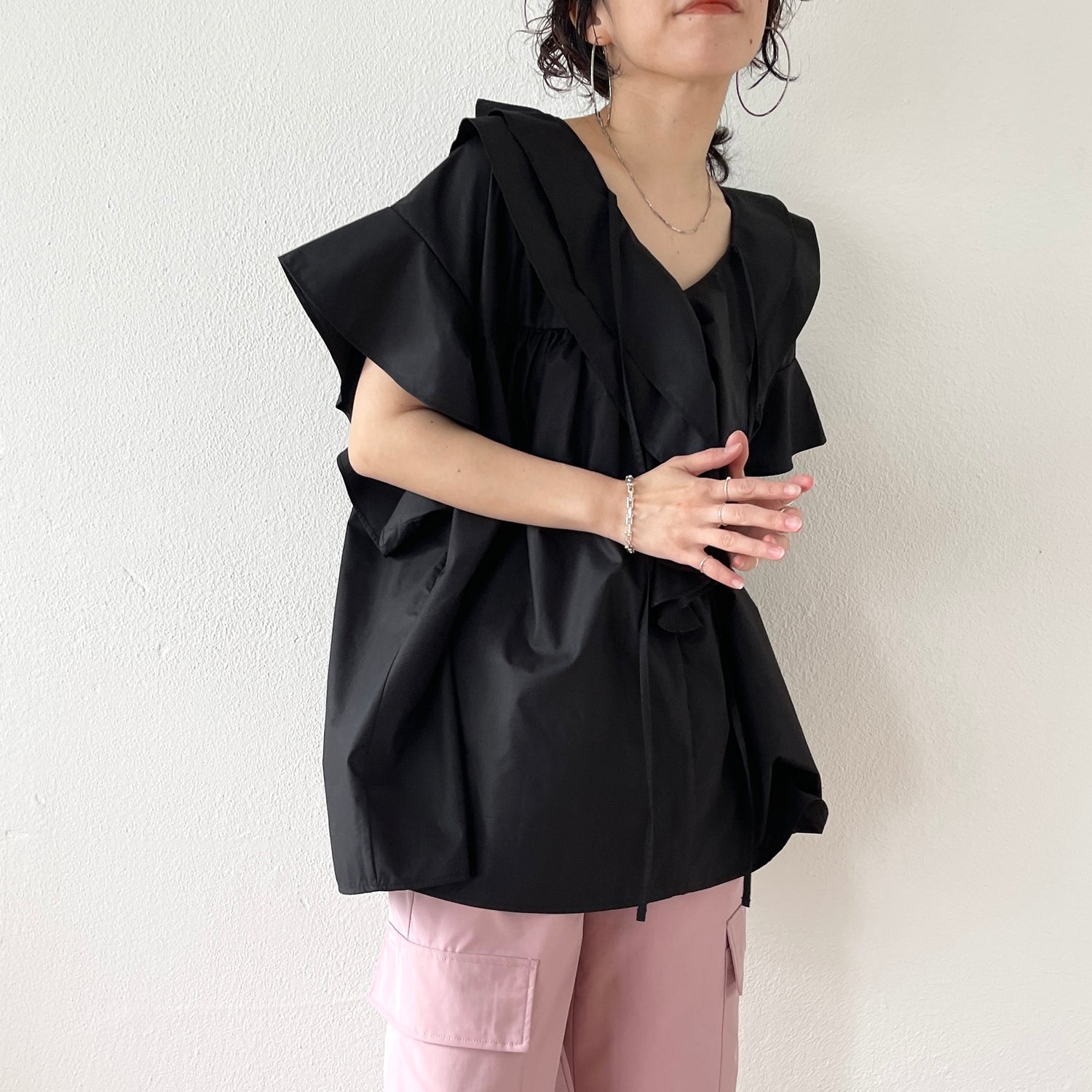 big collar frill half blouse / black