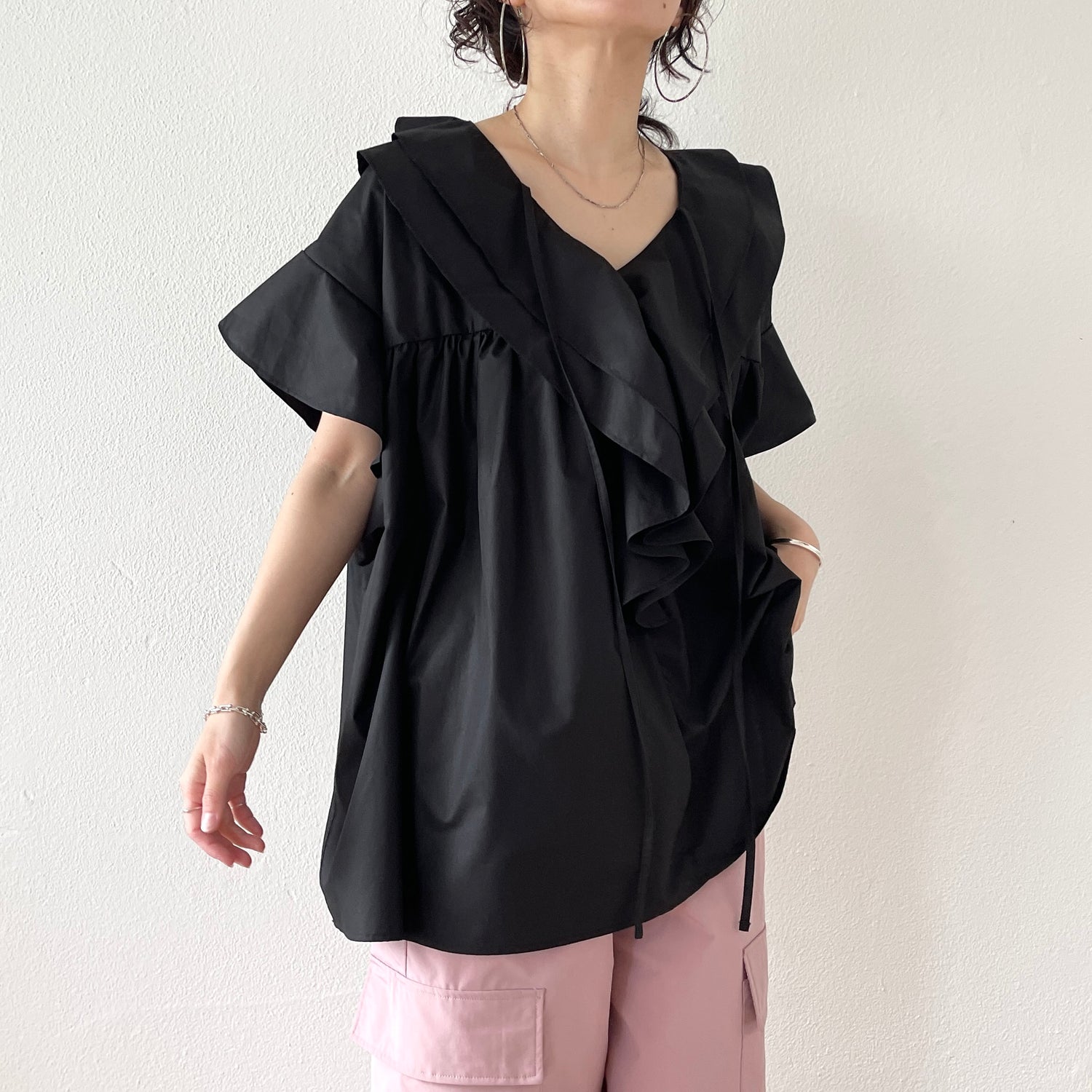 big collar frill half blouse / black