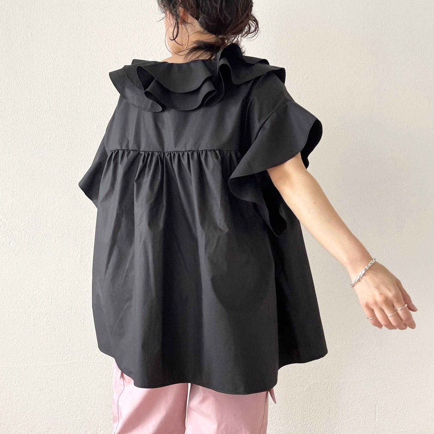 big collar frill half blouse / black