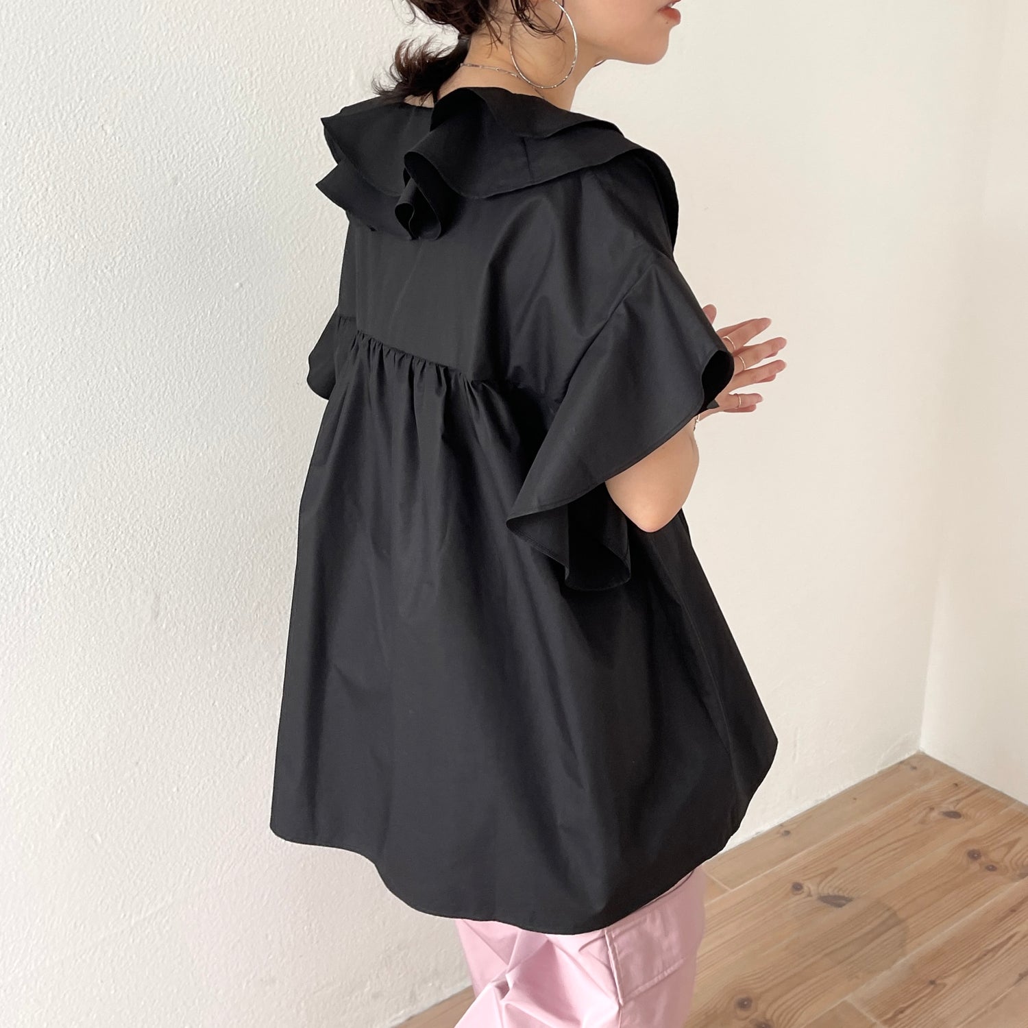 big collar frill half blouse / black