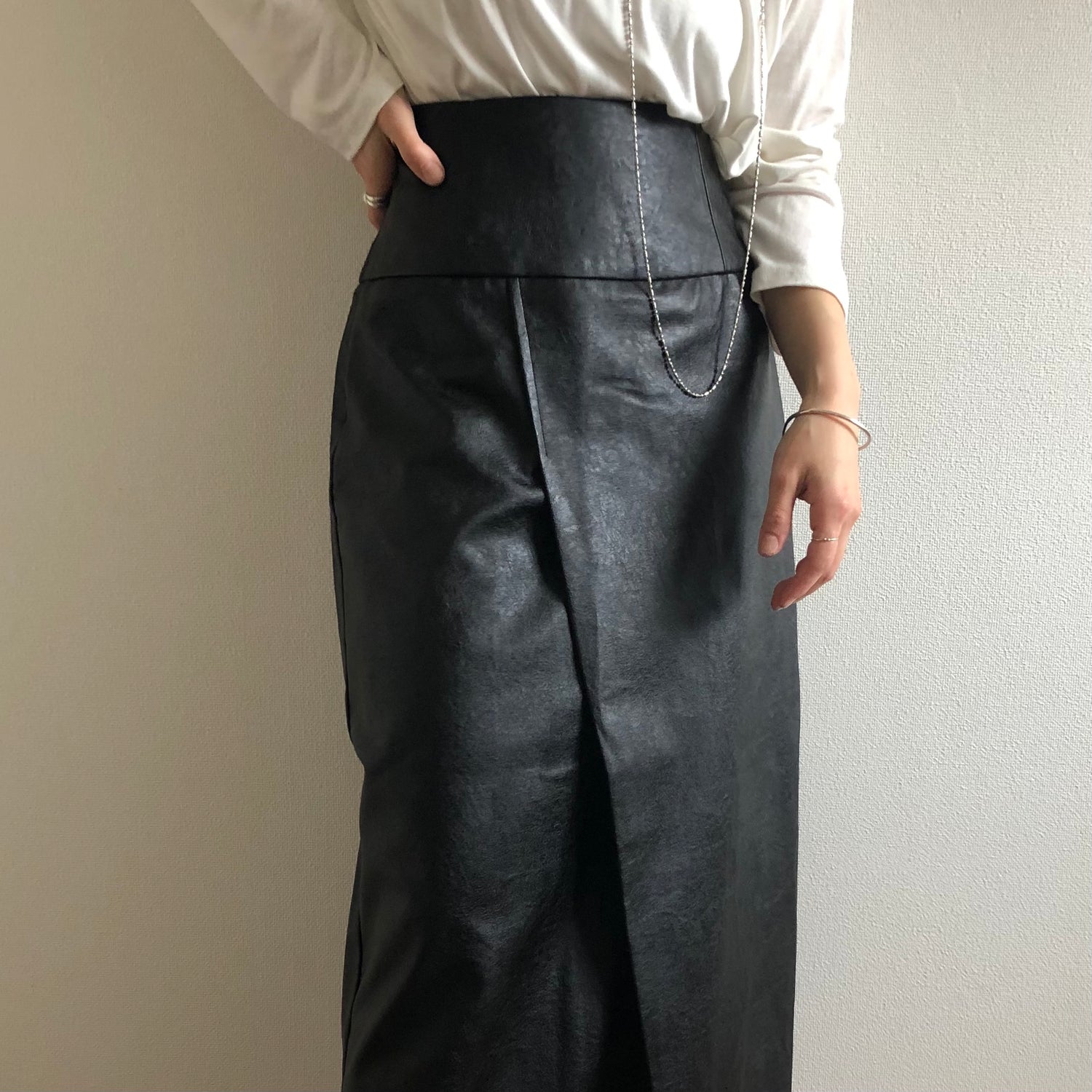 eco leather wrap skirt / black