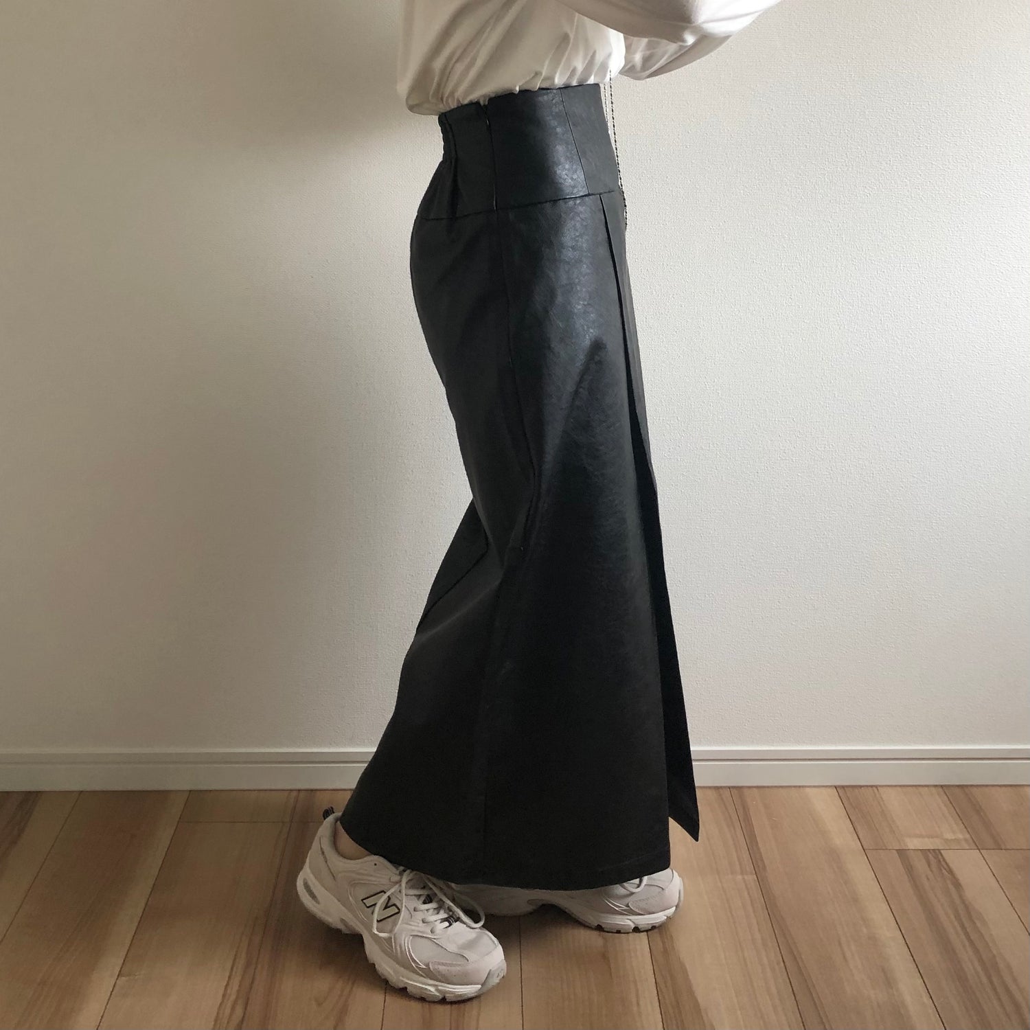 eco leather wrap skirt / black