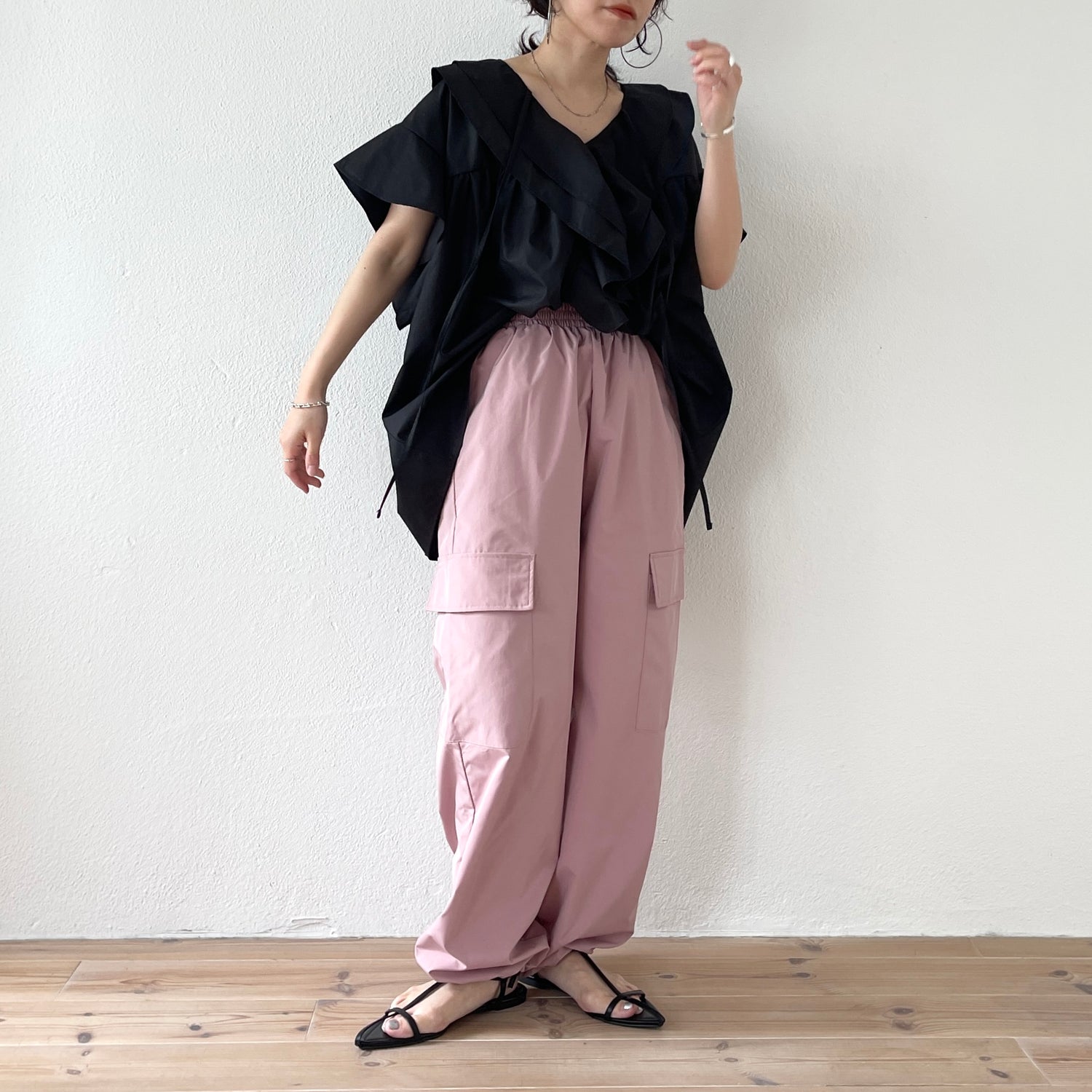 big collar frill half blouse / black