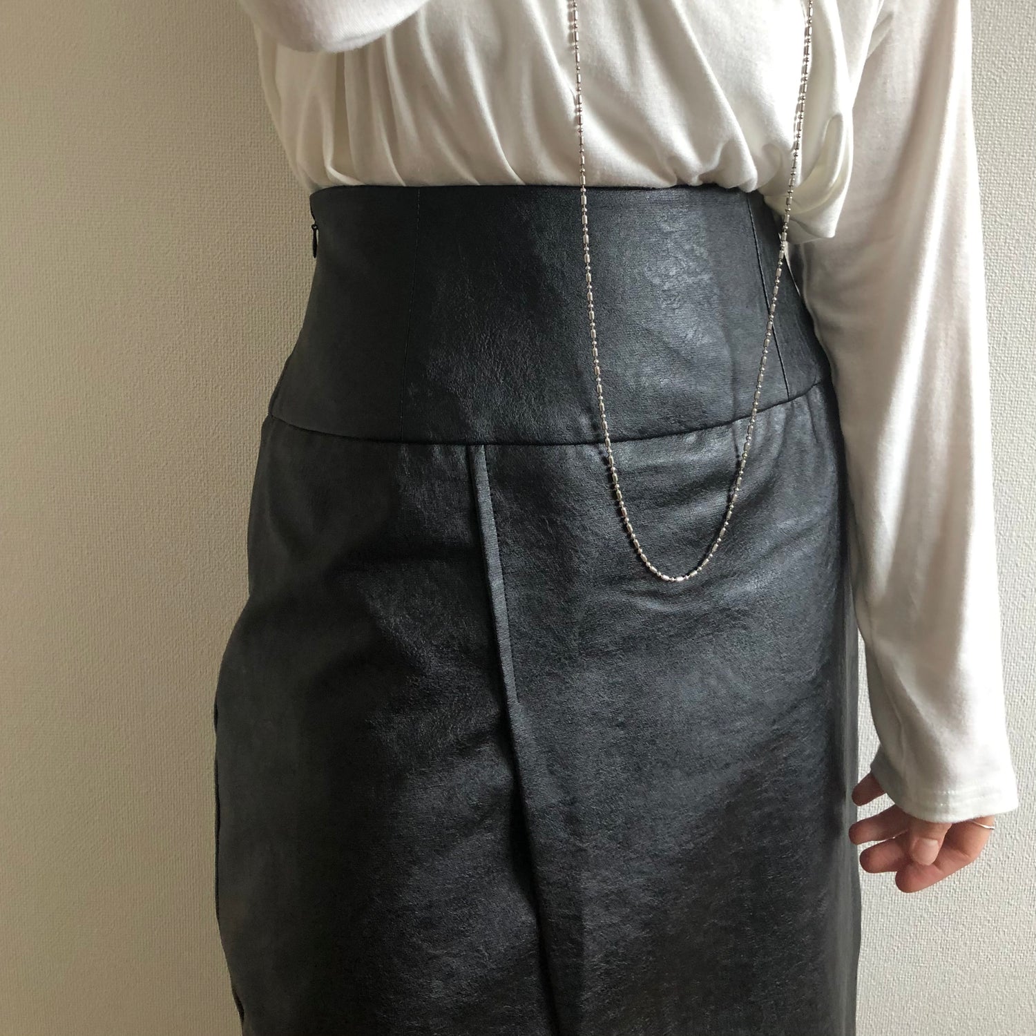 eco leather wrap skirt / black