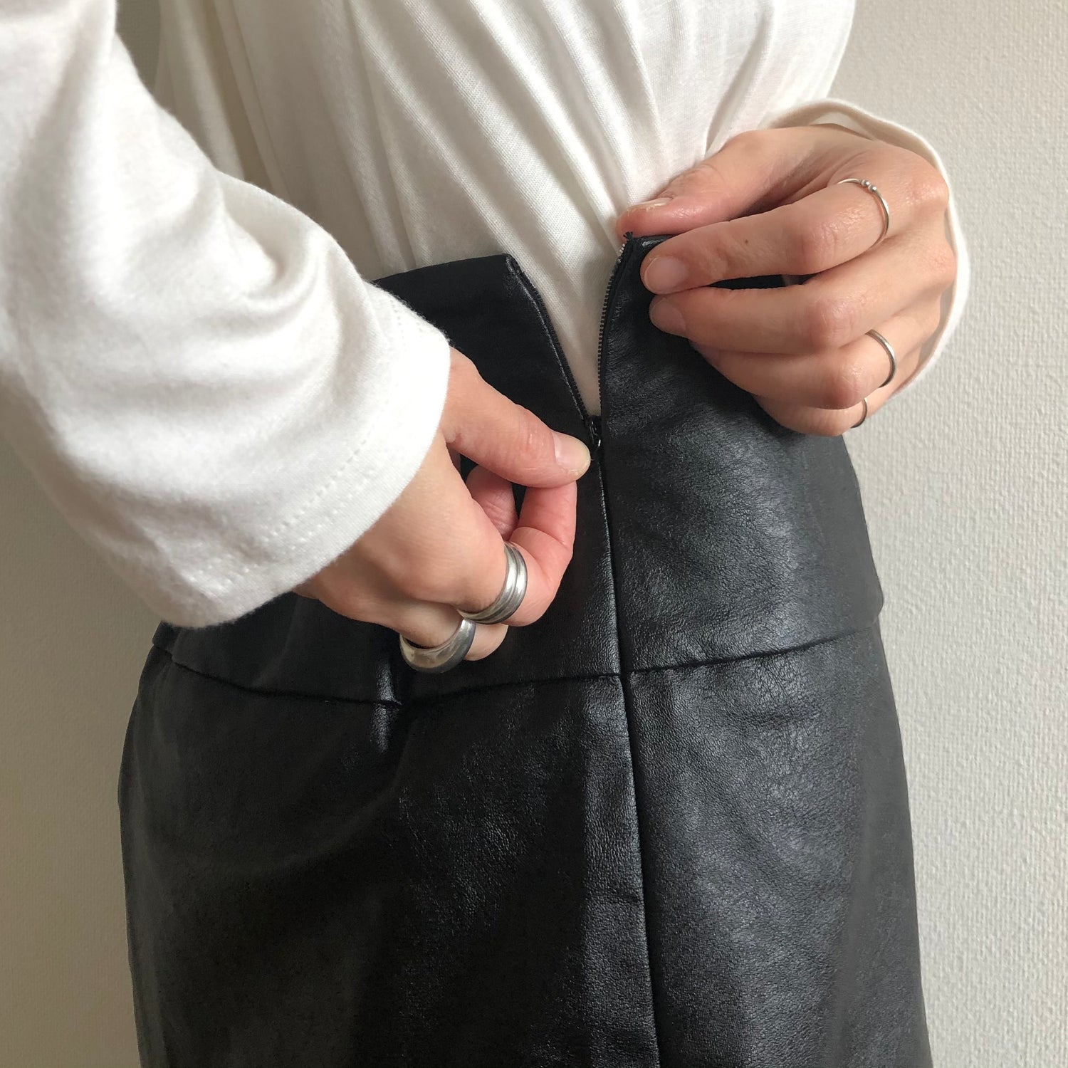eco leather wrap skirt / black