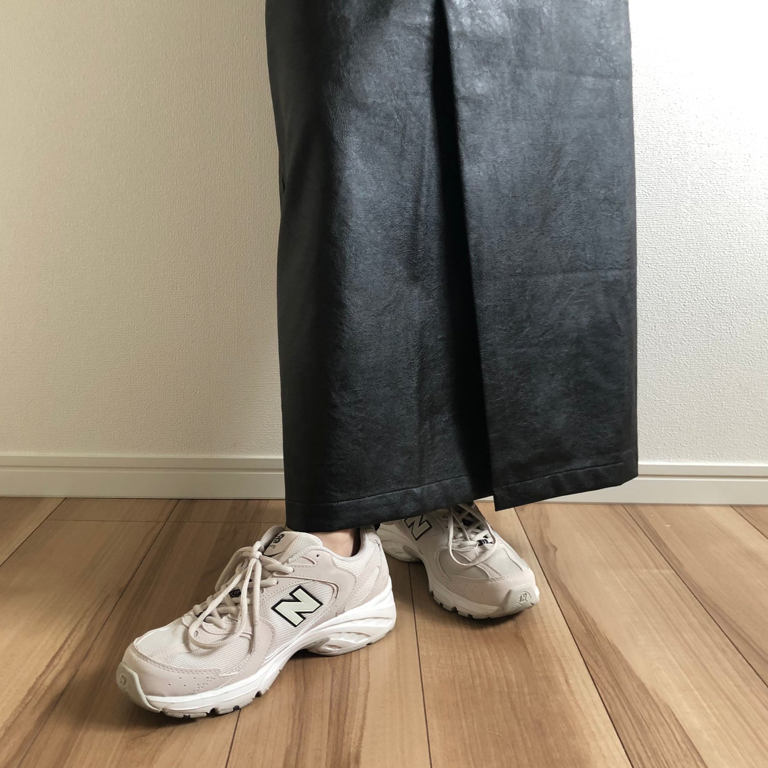 eco leather wrap skirt / black