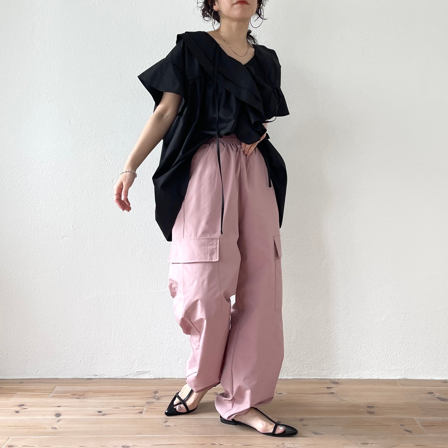 big collar frill half blouse / black