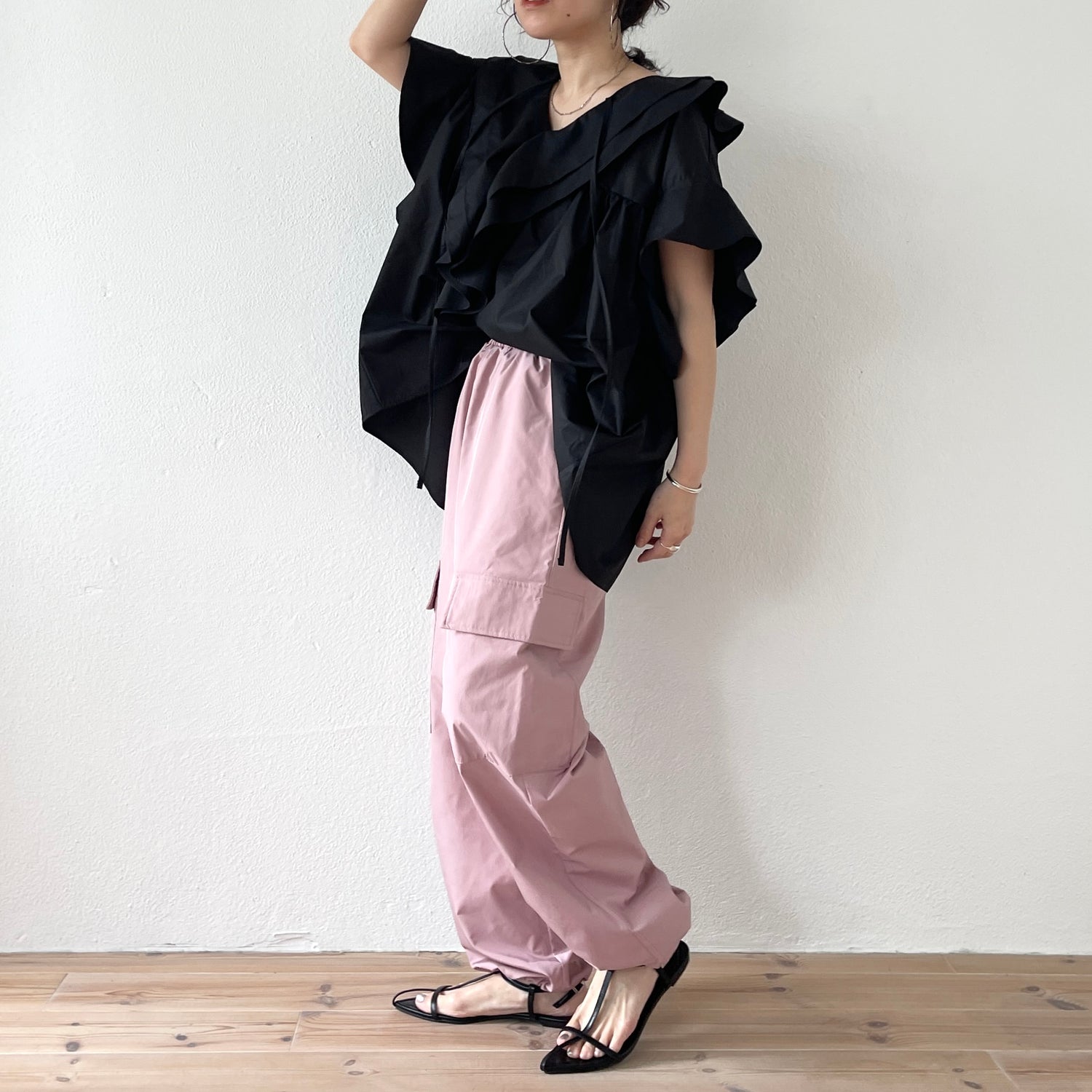 big collar frill half blouse / black