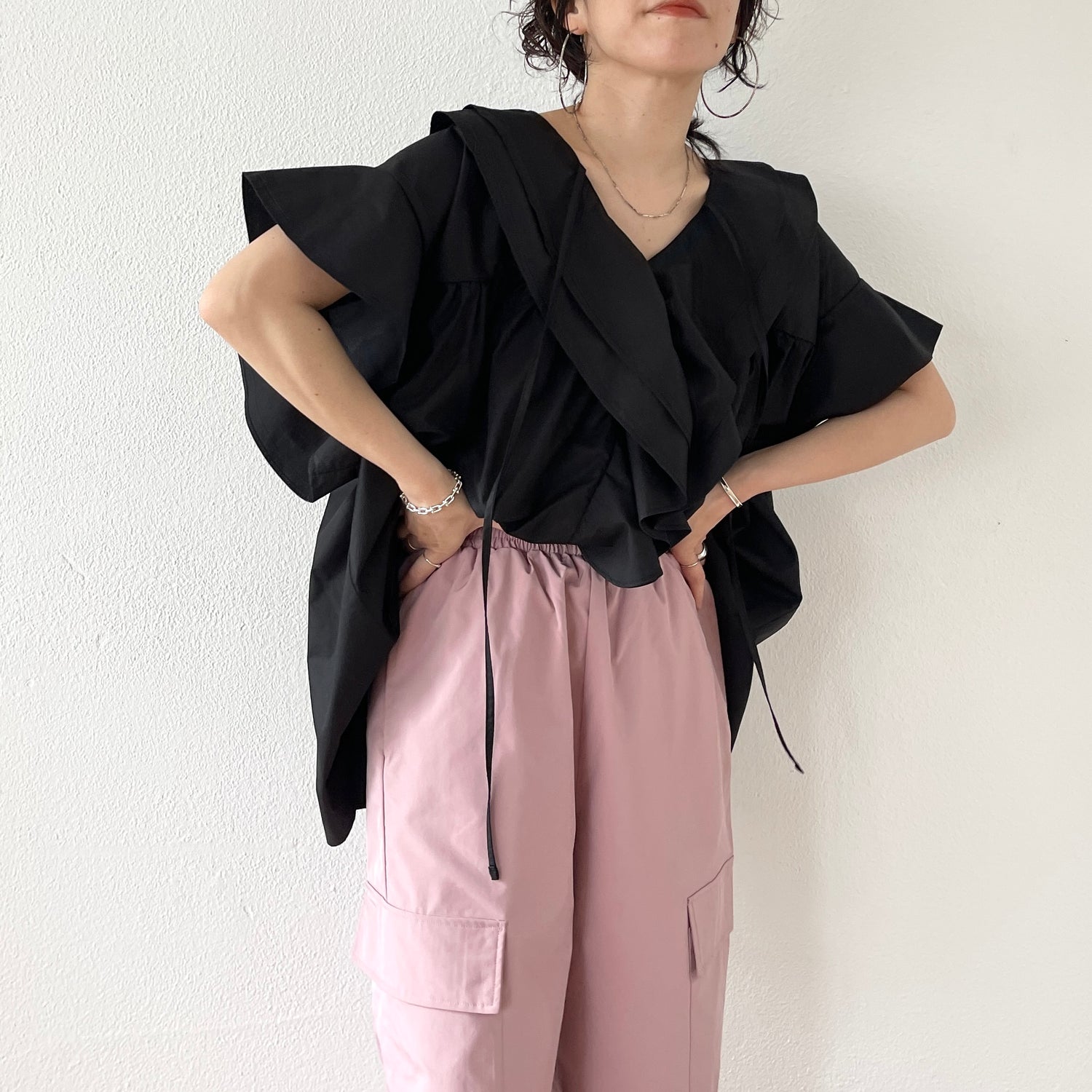 big collar frill half blouse / black