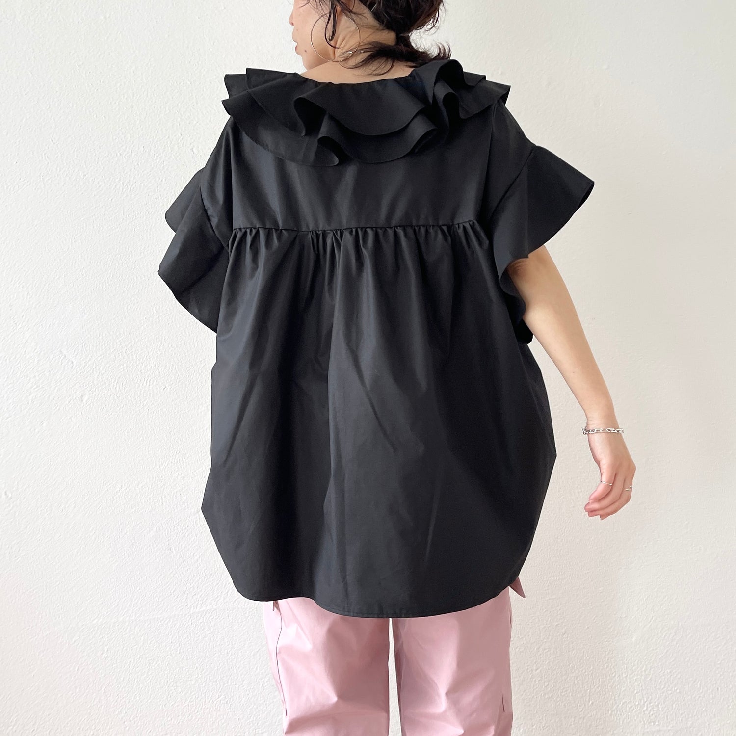 big collar frill half blouse / black