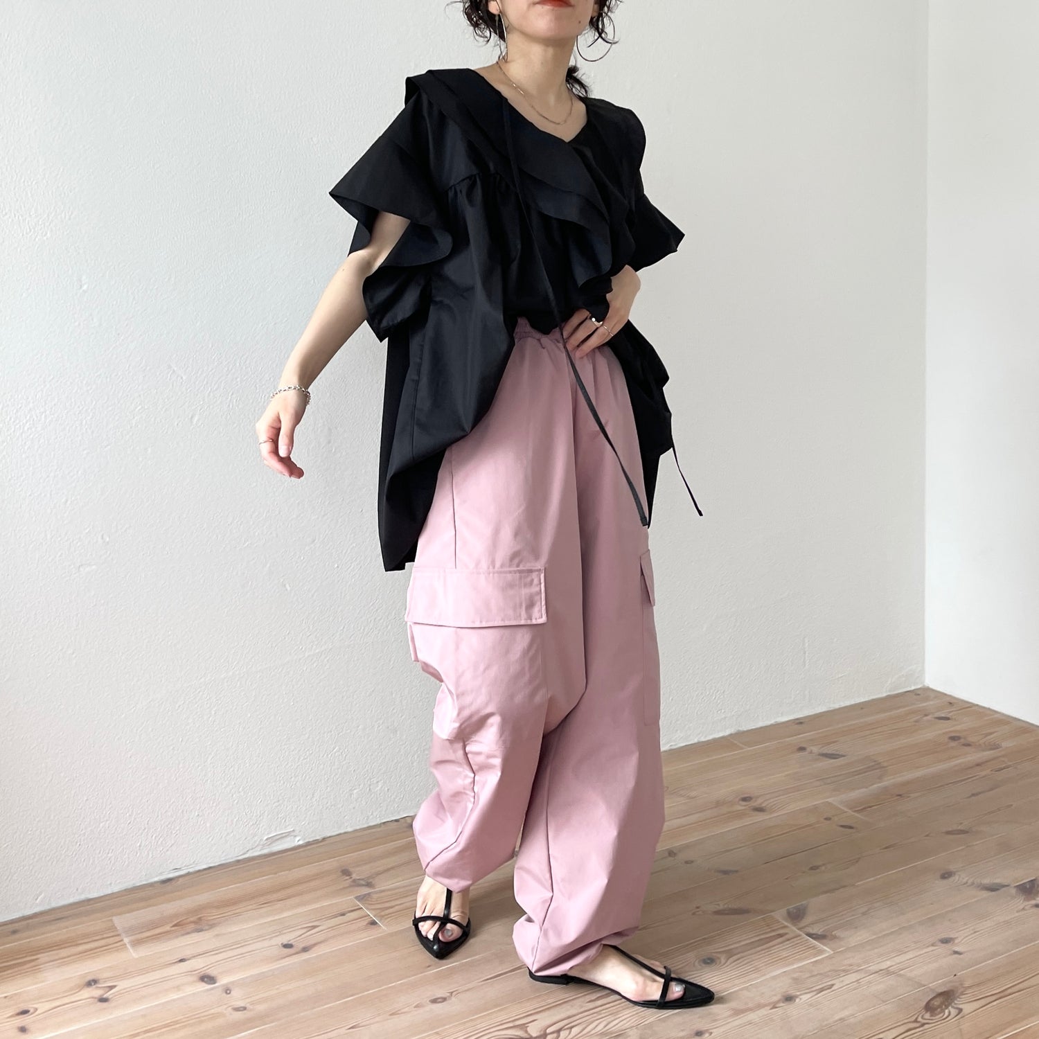 big collar frill half blouse / black