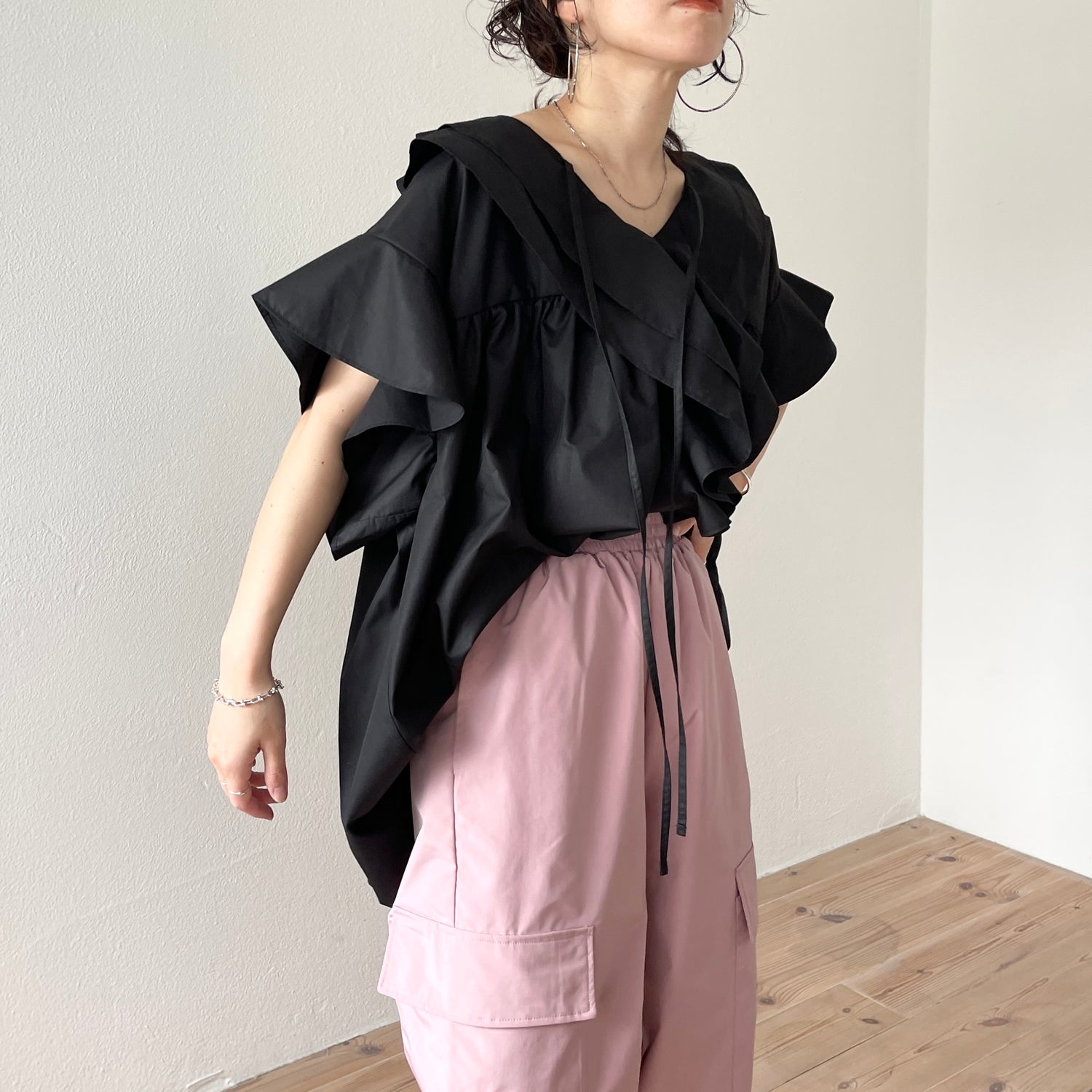 big collar frill half blouse / black