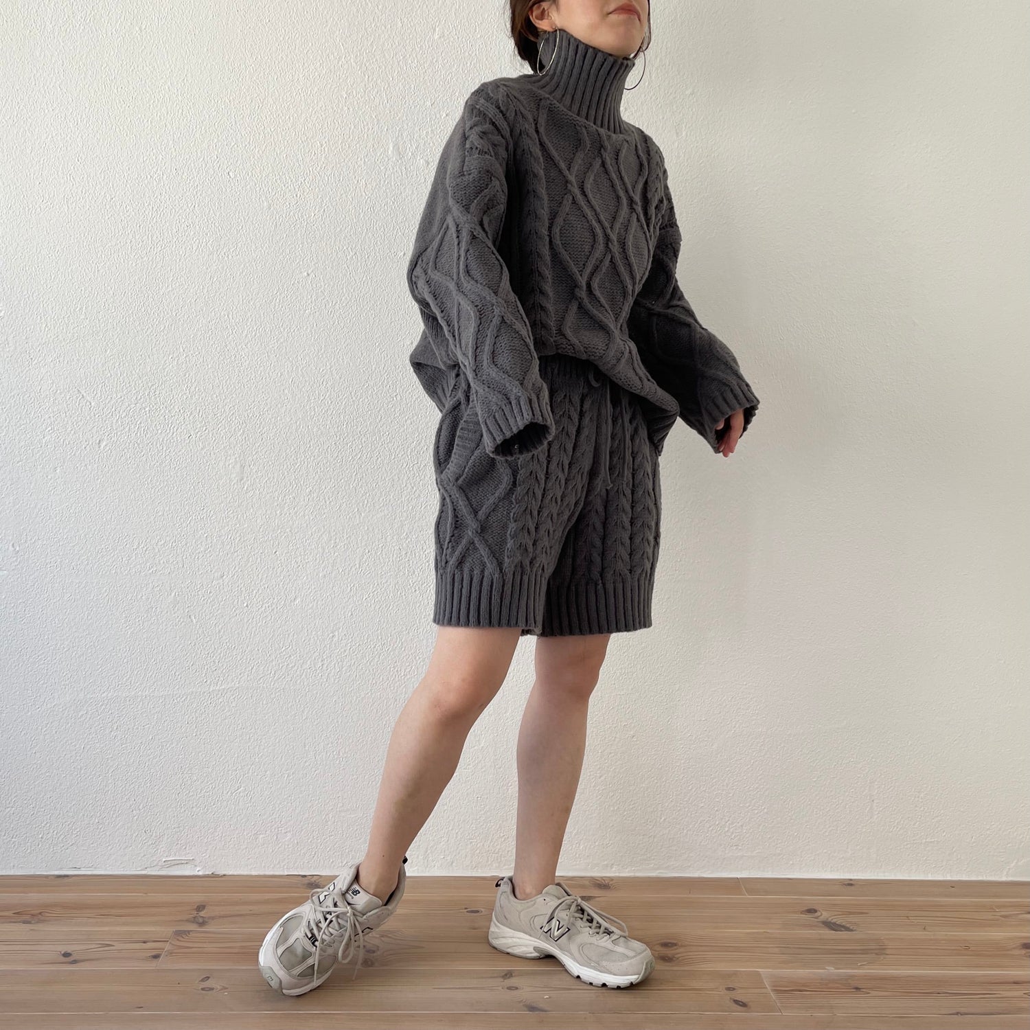 turtle neck cable knit set up / gray