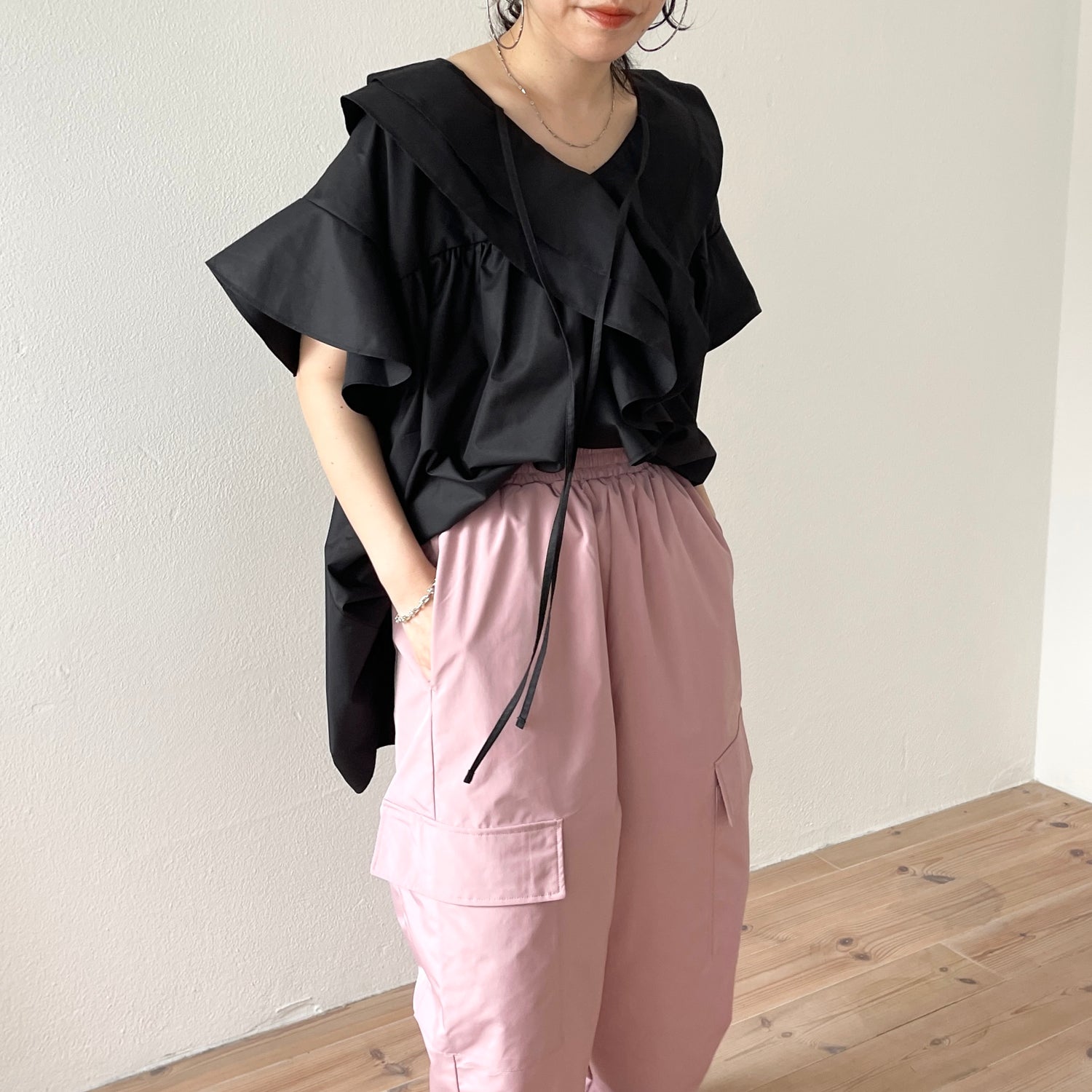 big collar frill half blouse / black
