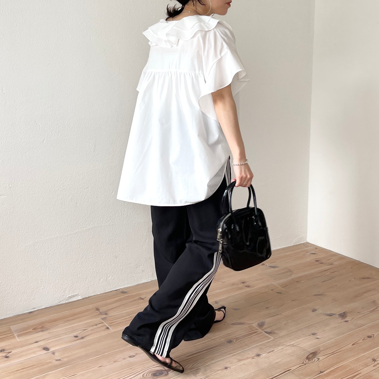 big collar frill half blouse / white