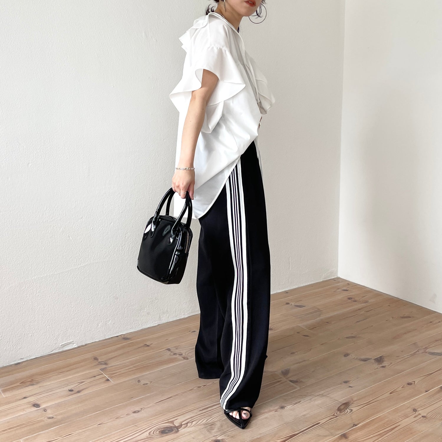 big collar frill half blouse / white