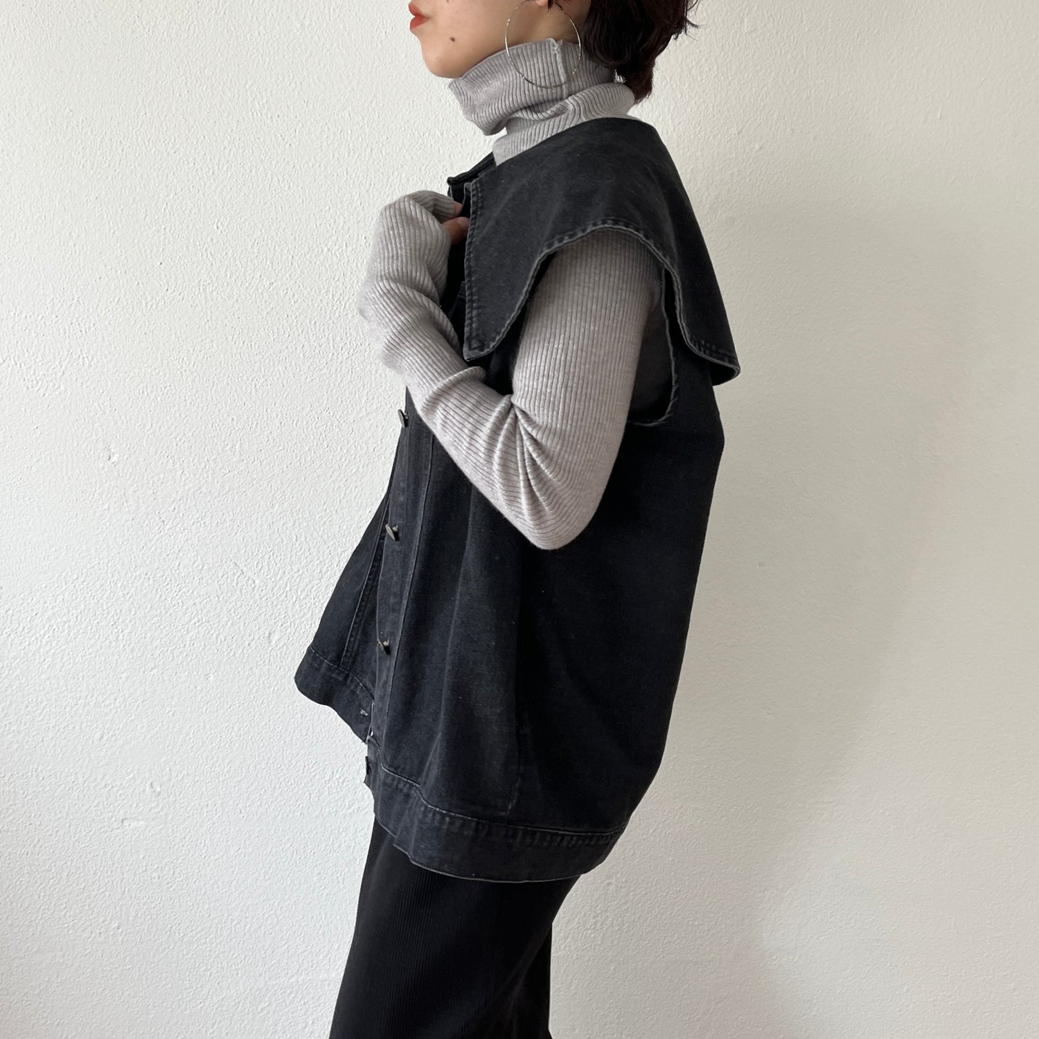 vintage like big collar denim vest / black