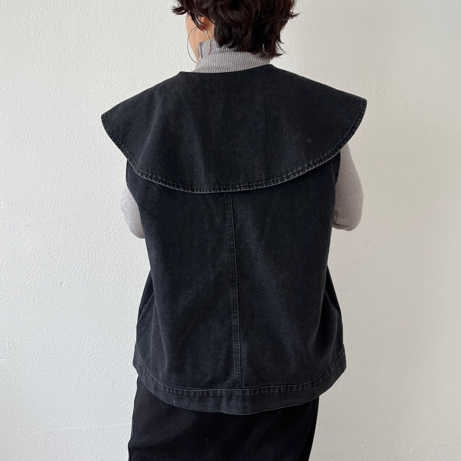 vintage like big collar denim vest / black