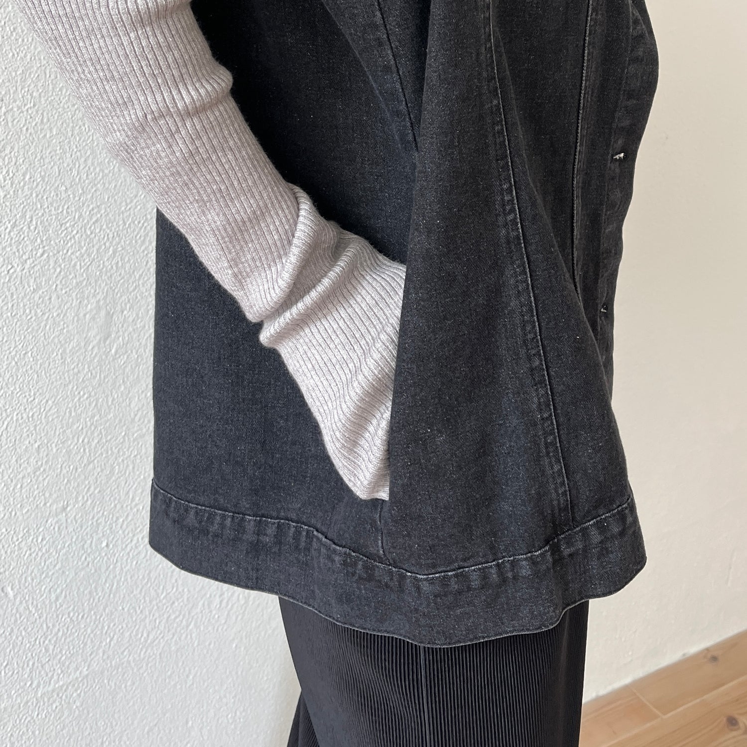 vintage like big collar denim vest / black