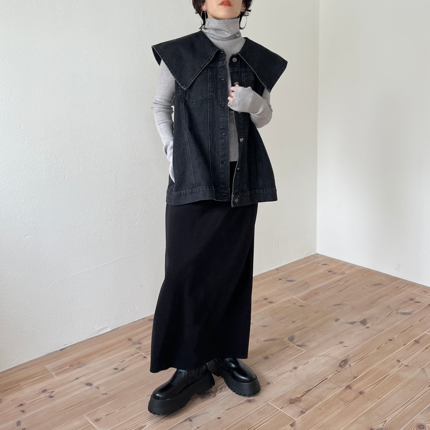 vintage like big collar denim vest / black