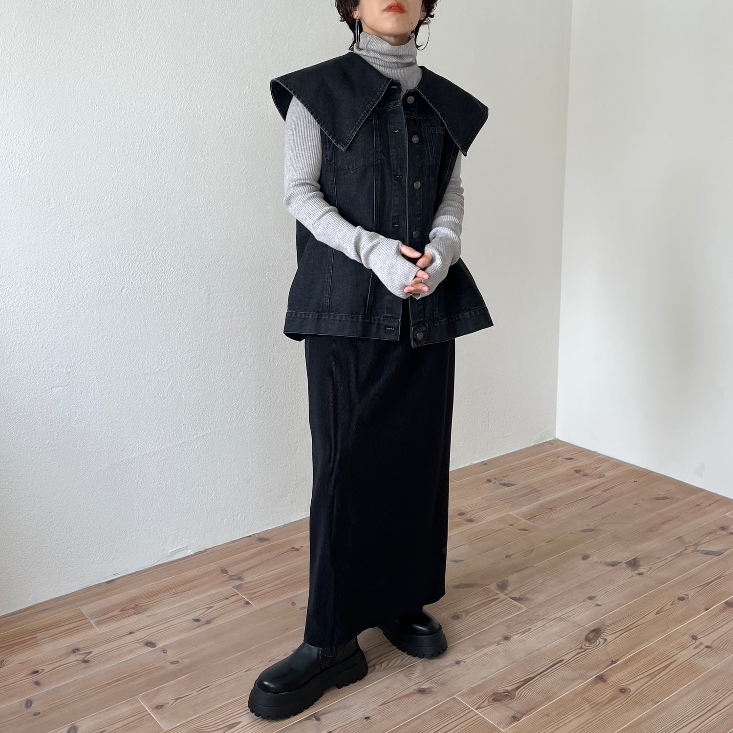 vintage like big collar denim vest / black
