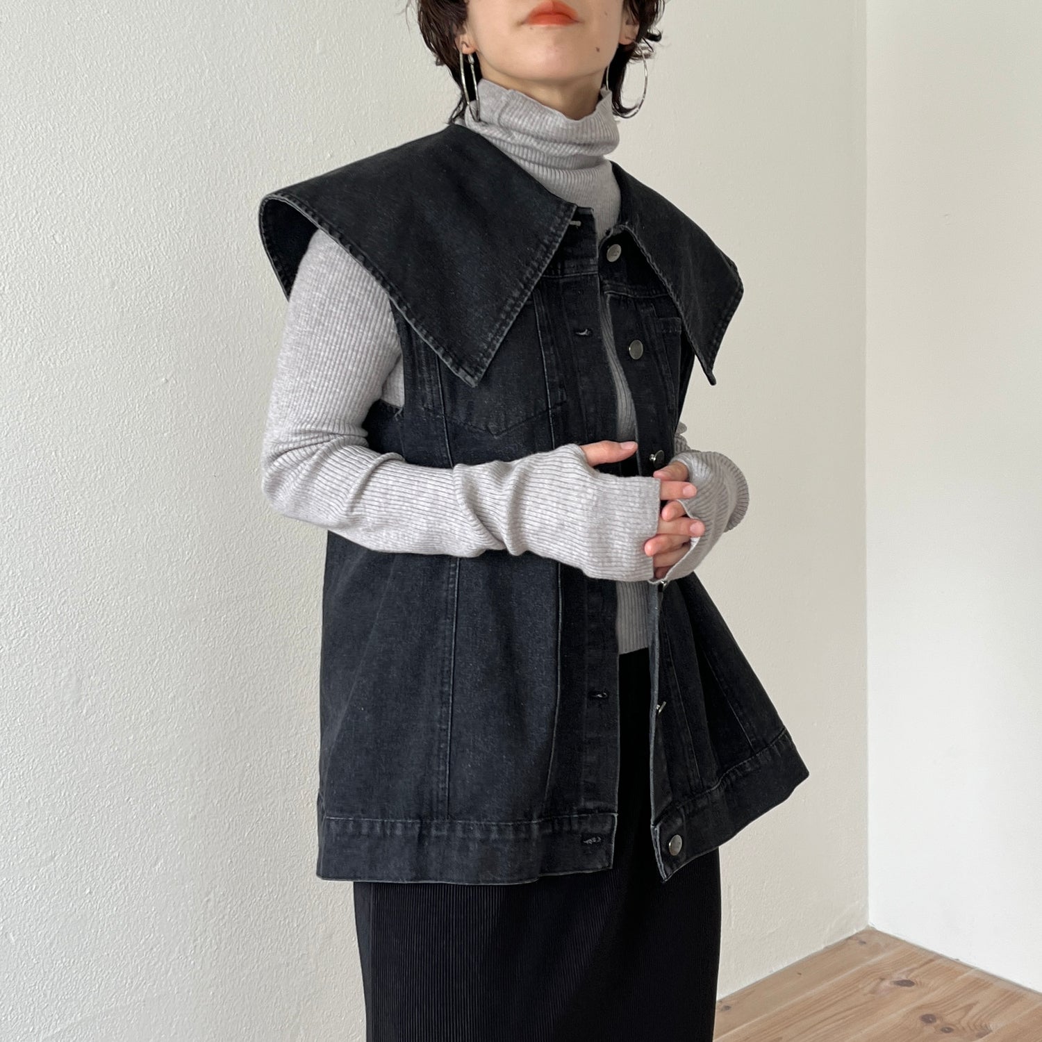 vintage like big collar denim vest / black