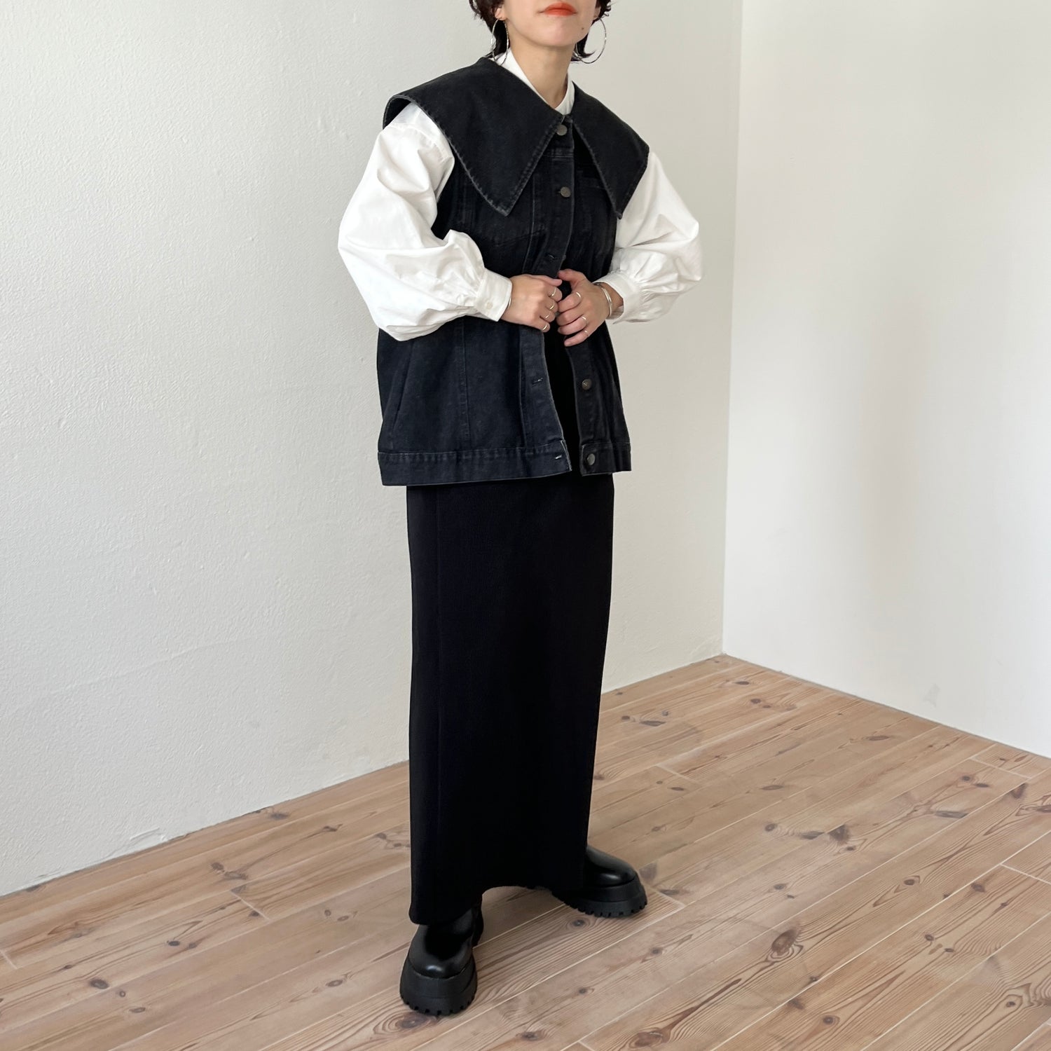 vintage like big collar denim vest / black