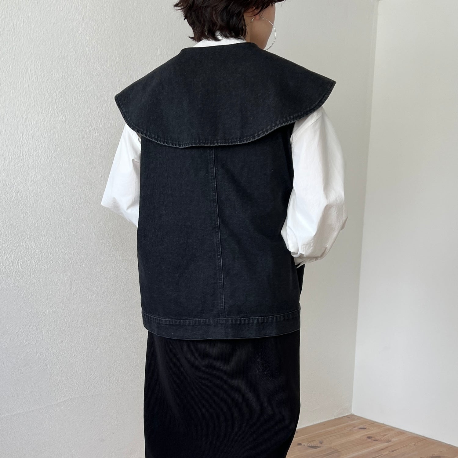 vintage like big collar denim vest / black