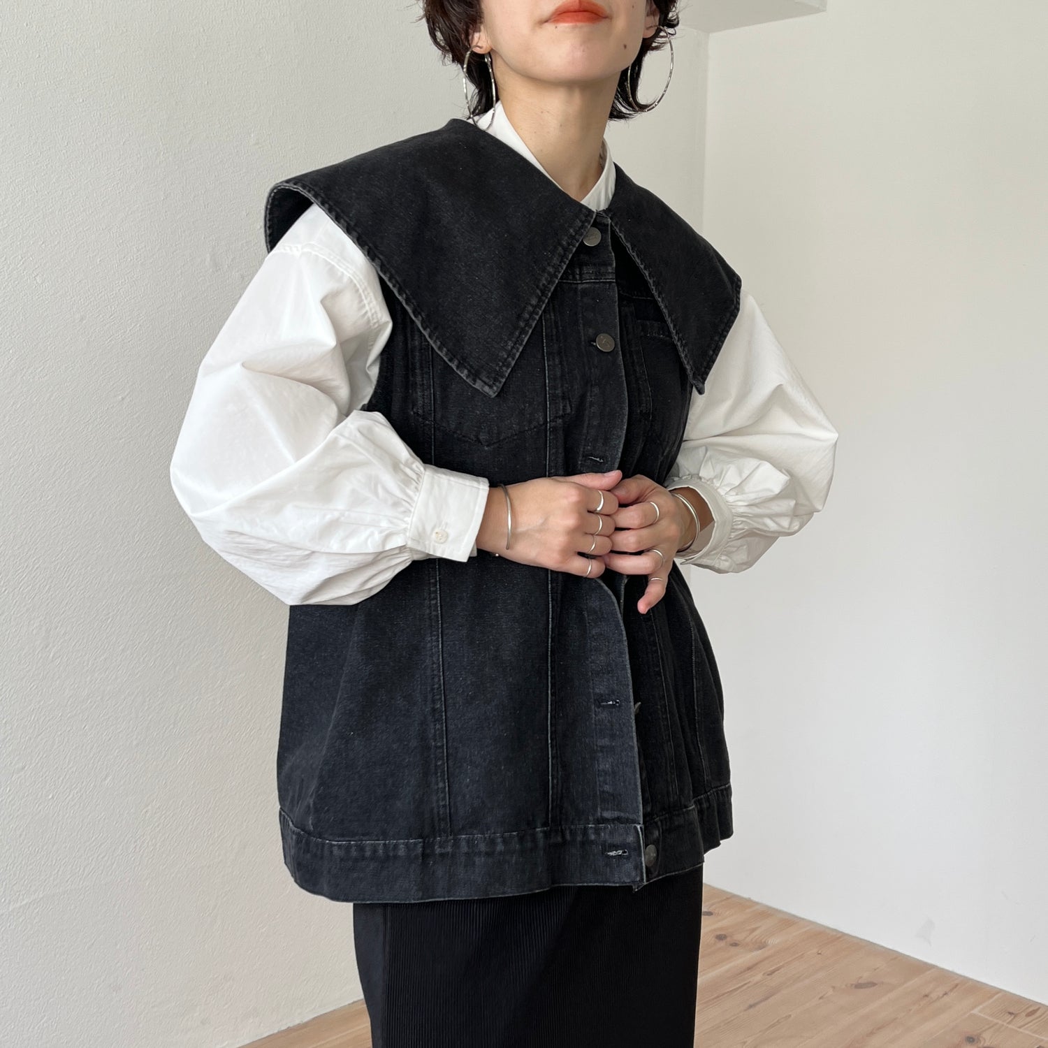 vintage like big collar denim vest / black