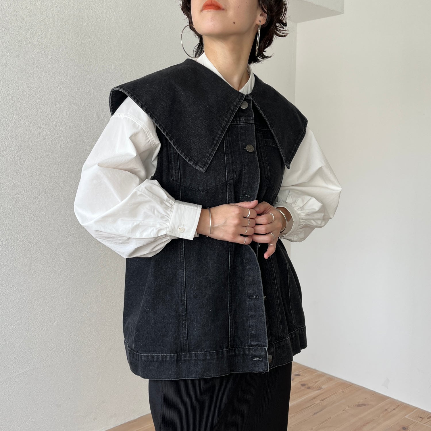 vintage like big collar denim vest / black