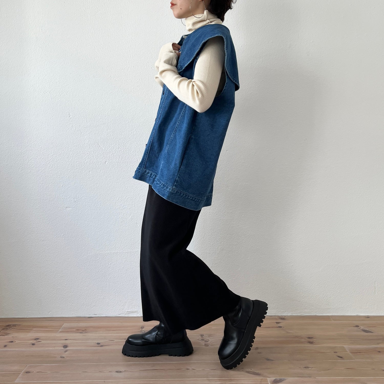 vintage like big collar denim vest / blue