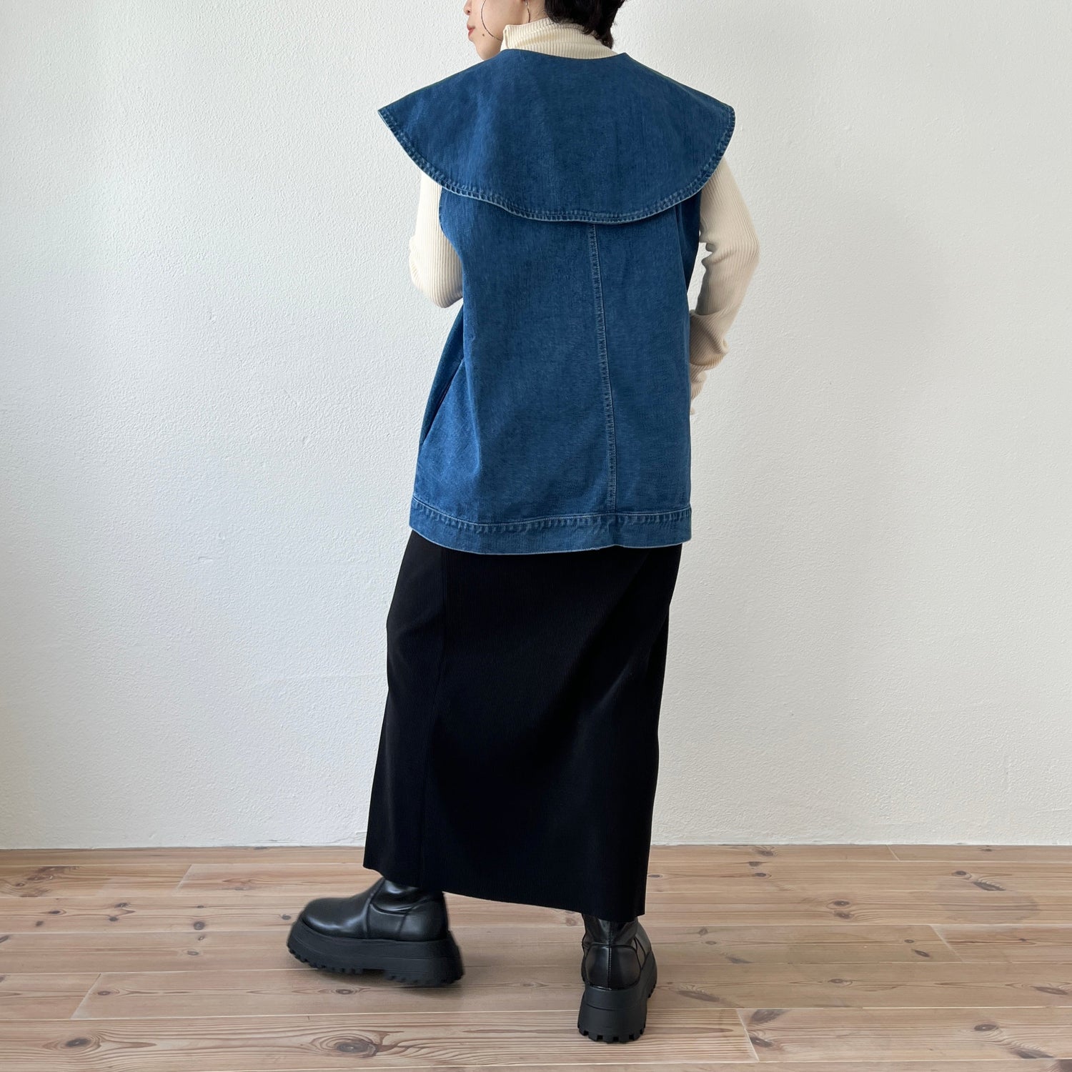 vintage like big collar denim vest / blue