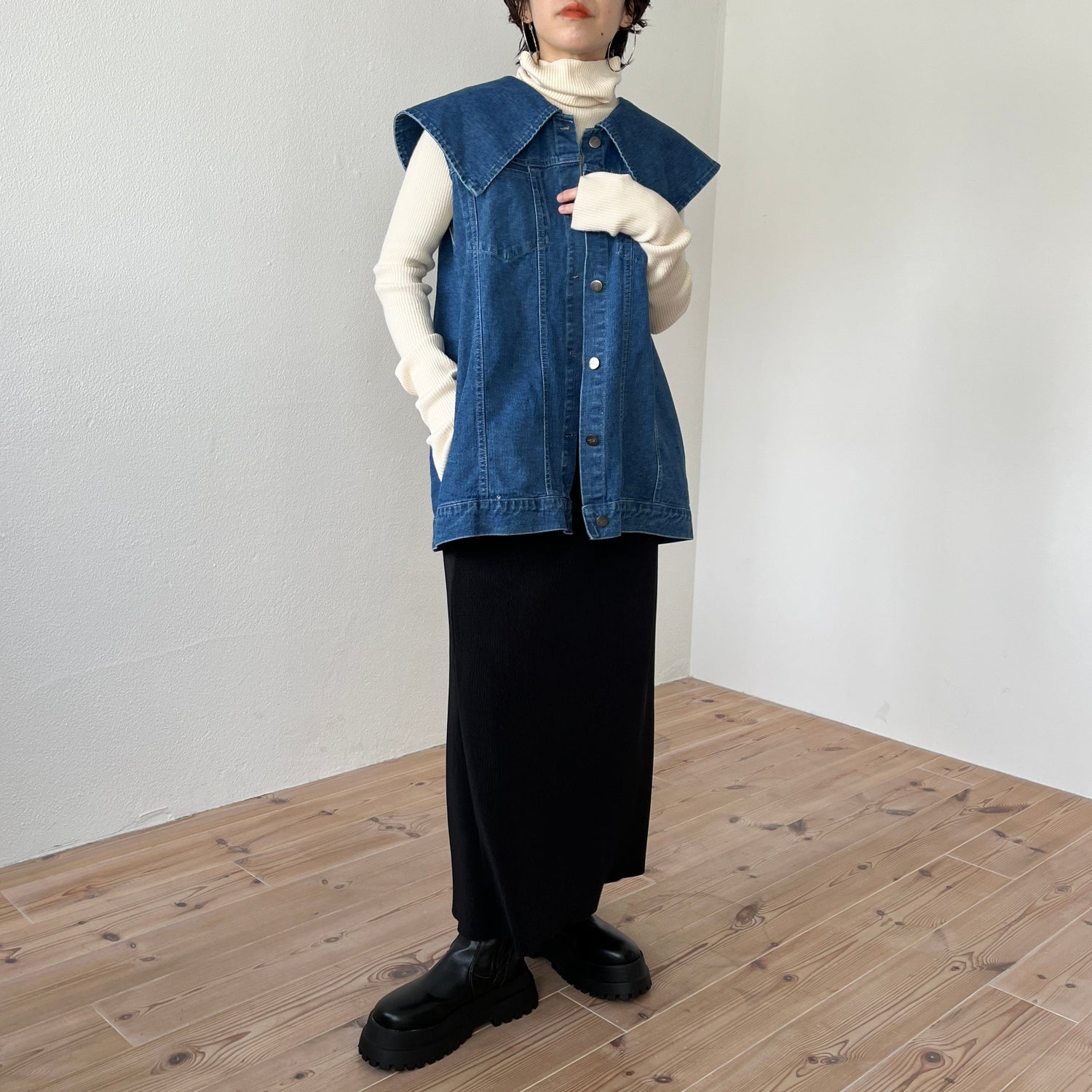 vintage like big collar denim vest / blue