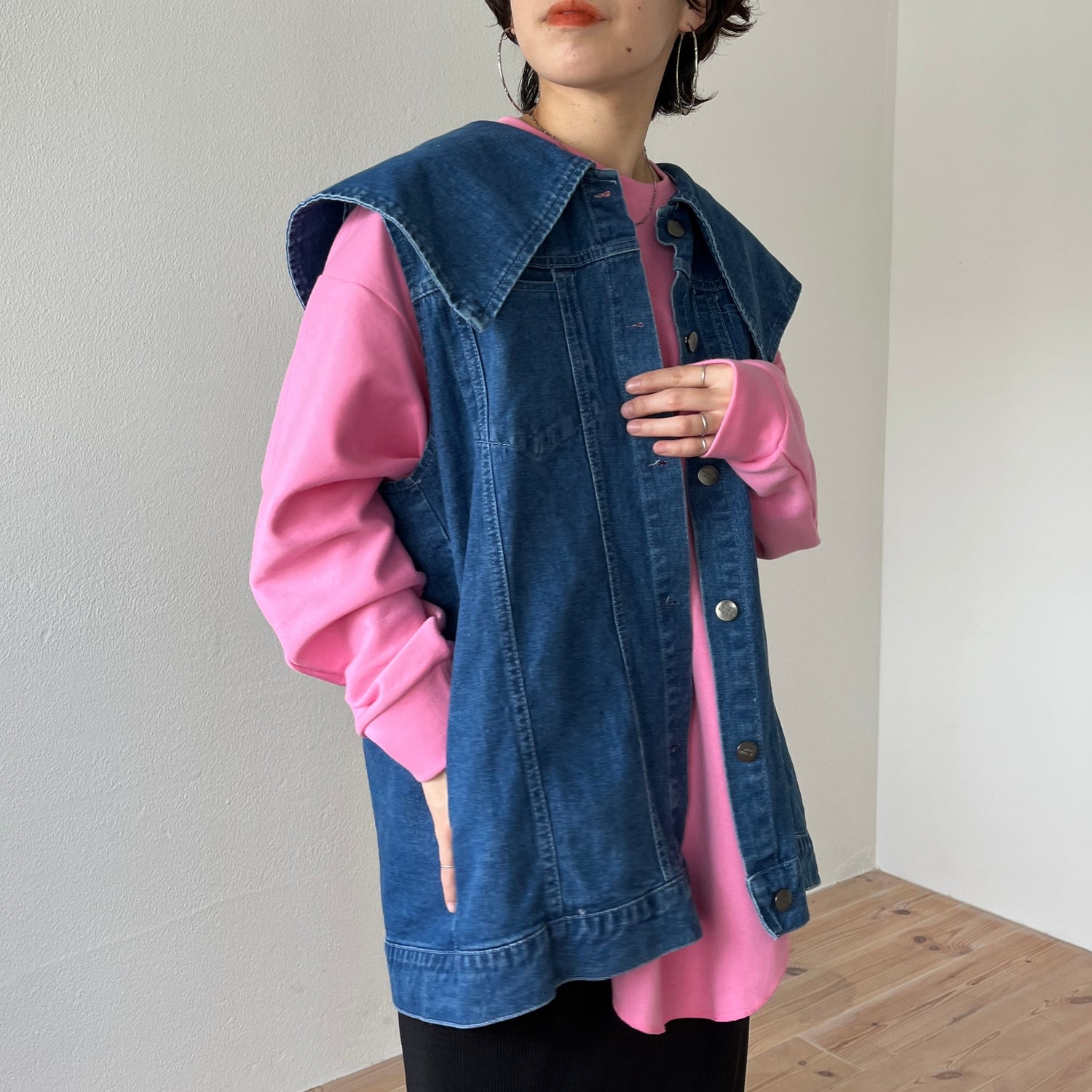 vintage like big collar denim vest / blue