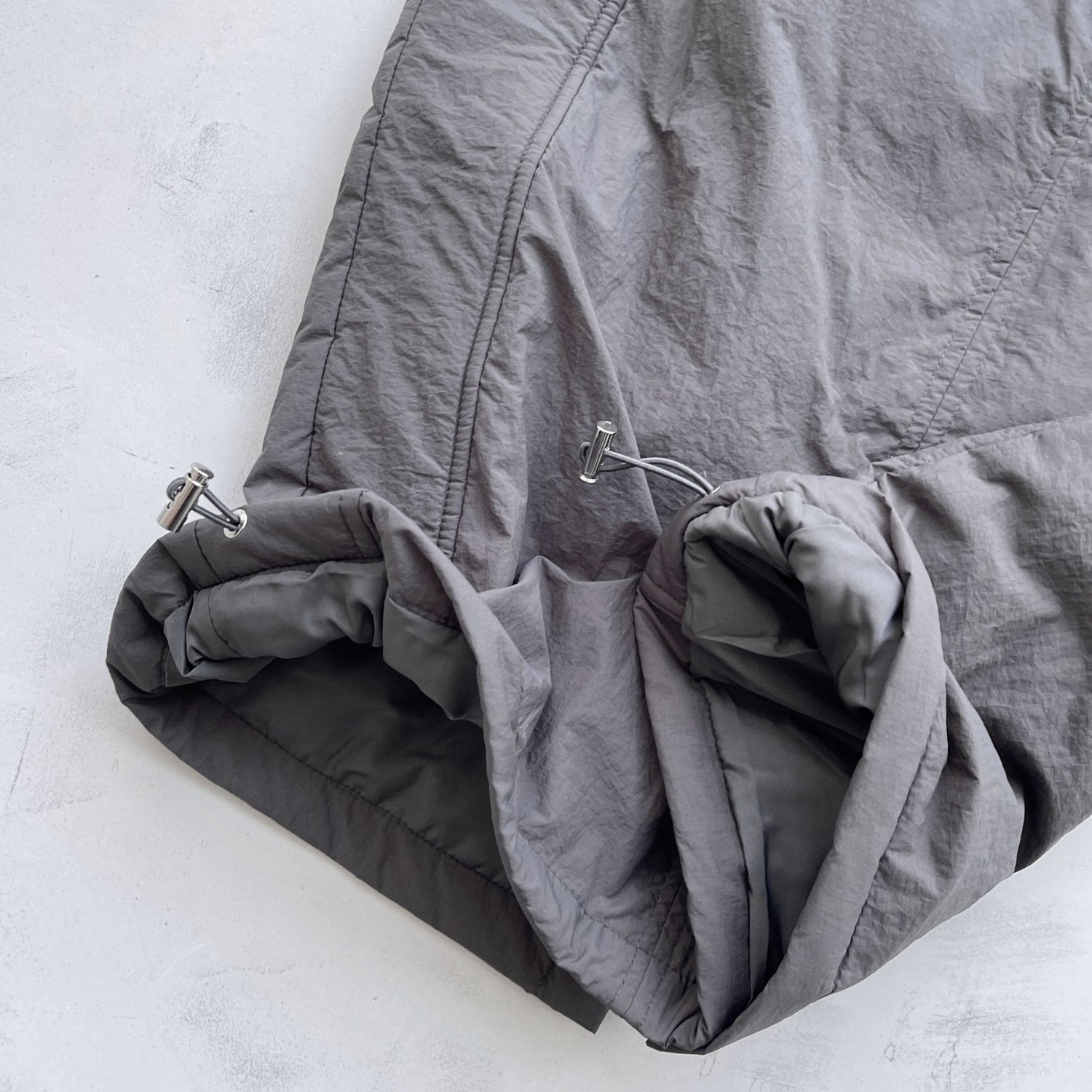 【SAMPLE】nylon skirt / charcoal