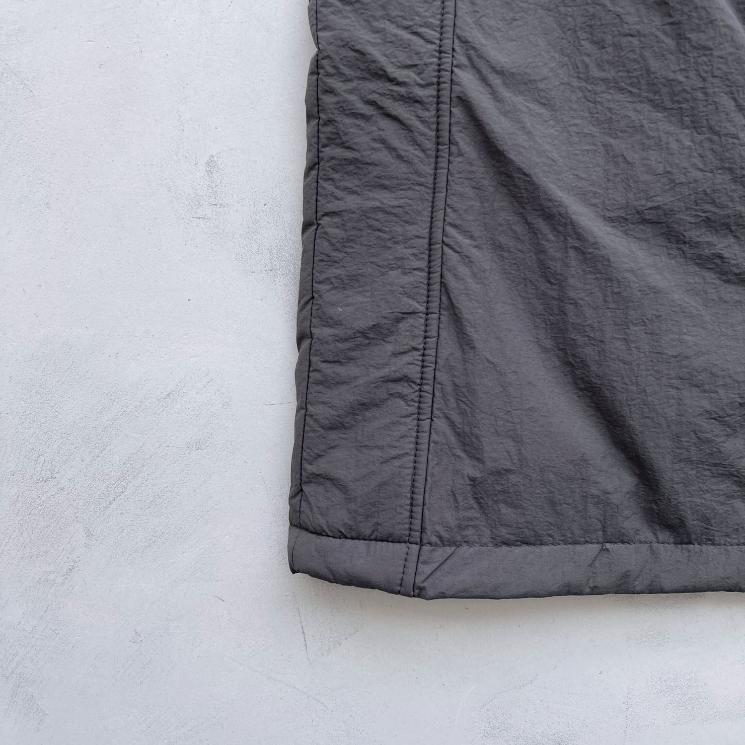 【SAMPLE】nylon skirt / charcoal