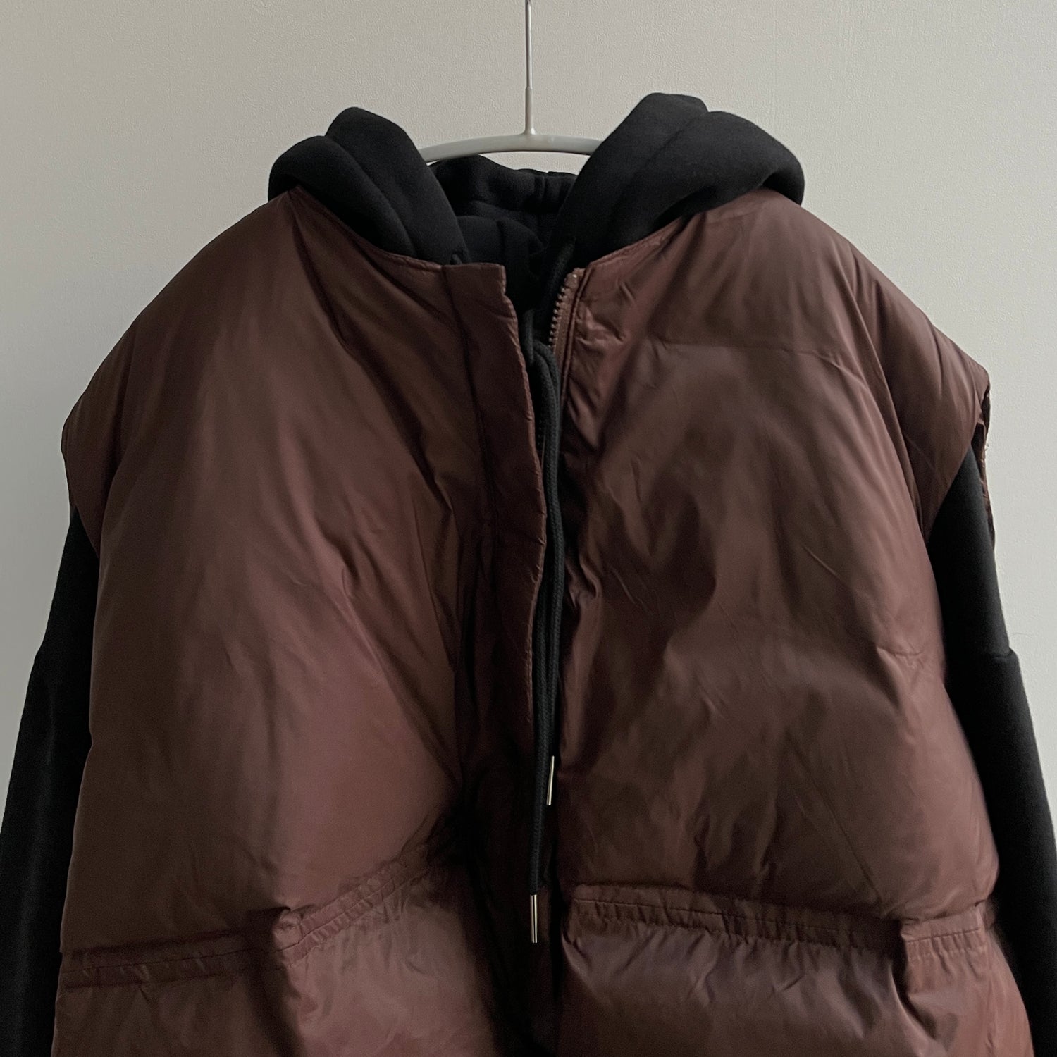 egg down vest / brown