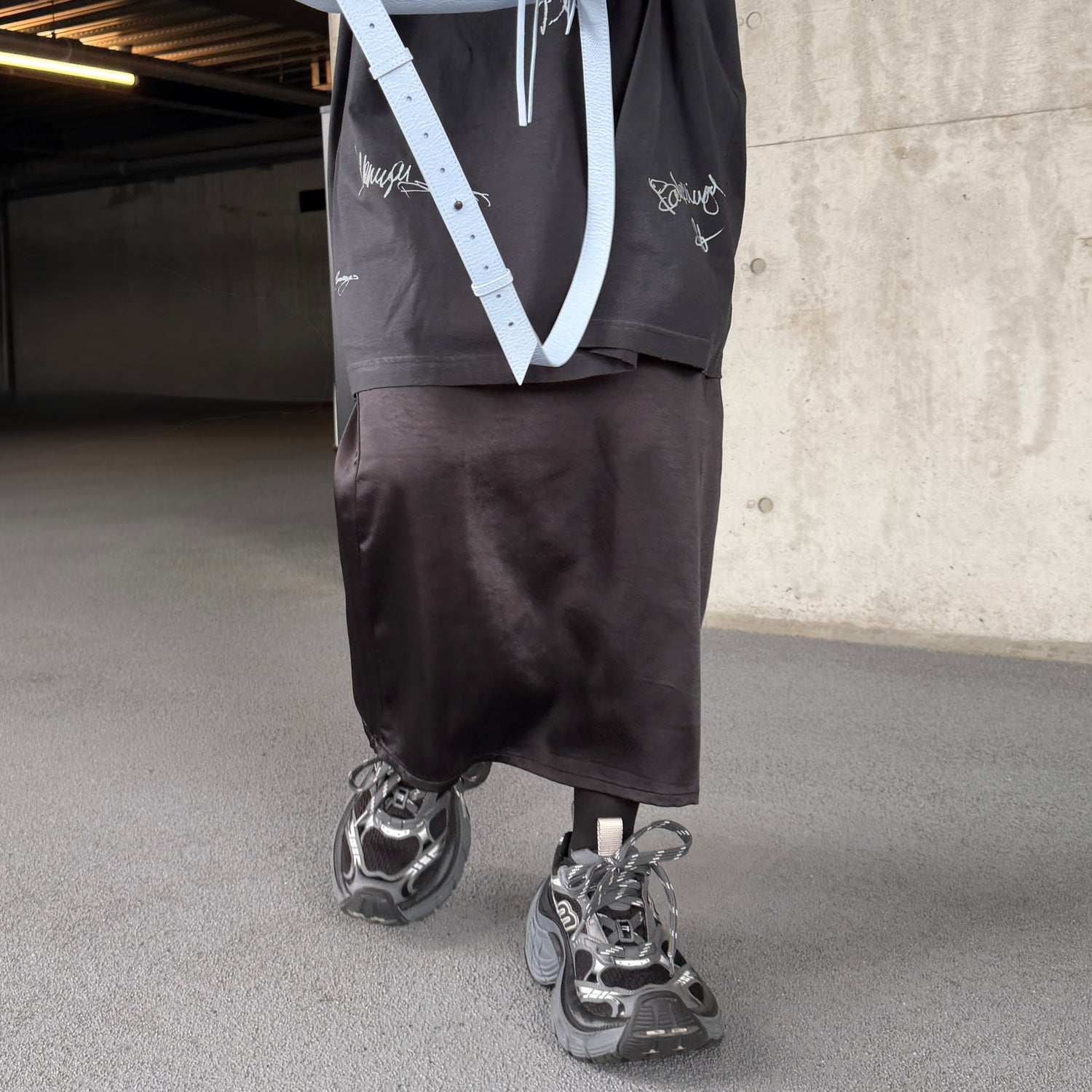 SENBATSU satin skirt / black