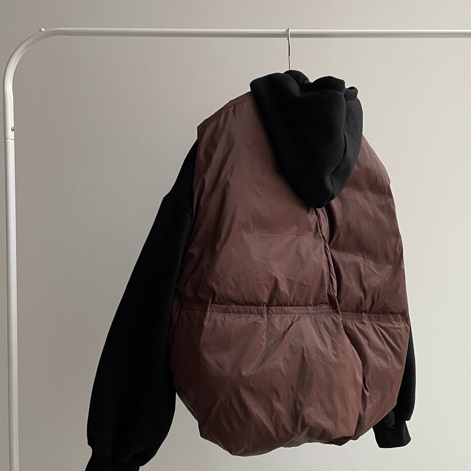 egg down vest / brown