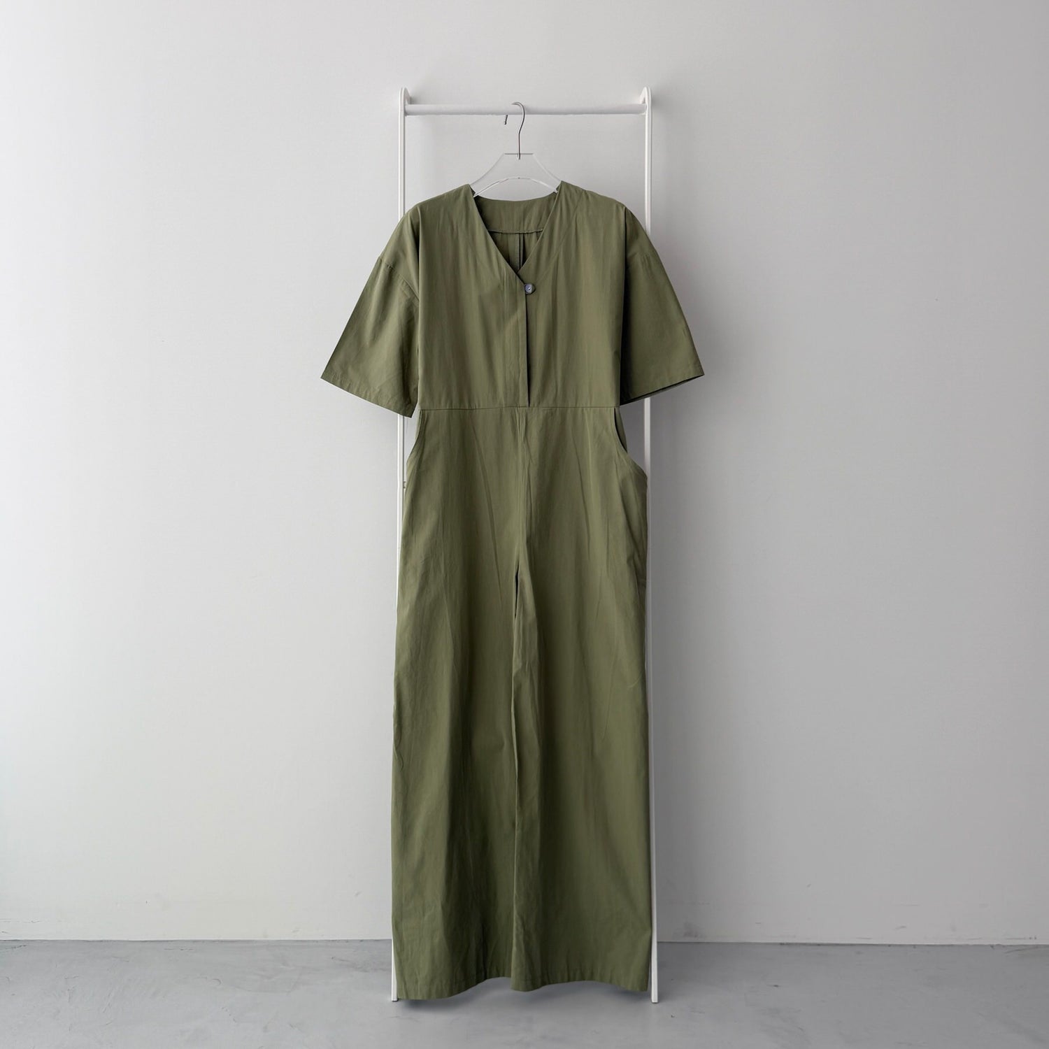 【SAMPLE】vneck all-in-one / olive