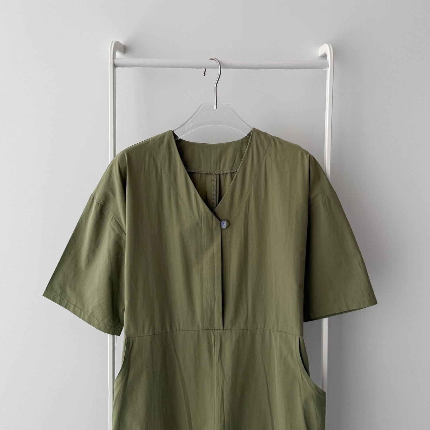 【SAMPLE】vneck all-in-one / olive