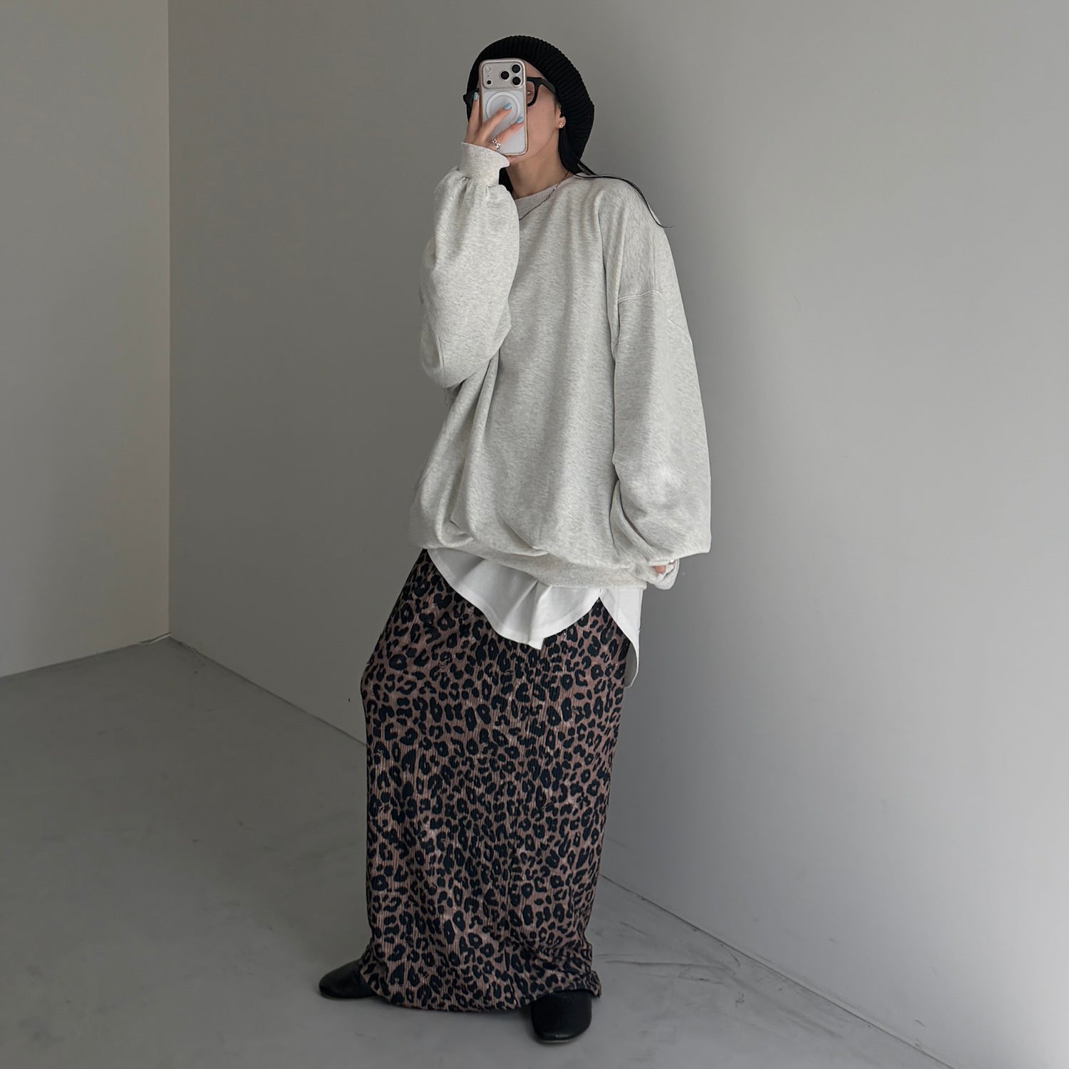 URAKE OSUMITSUKI sweat / oatmeal