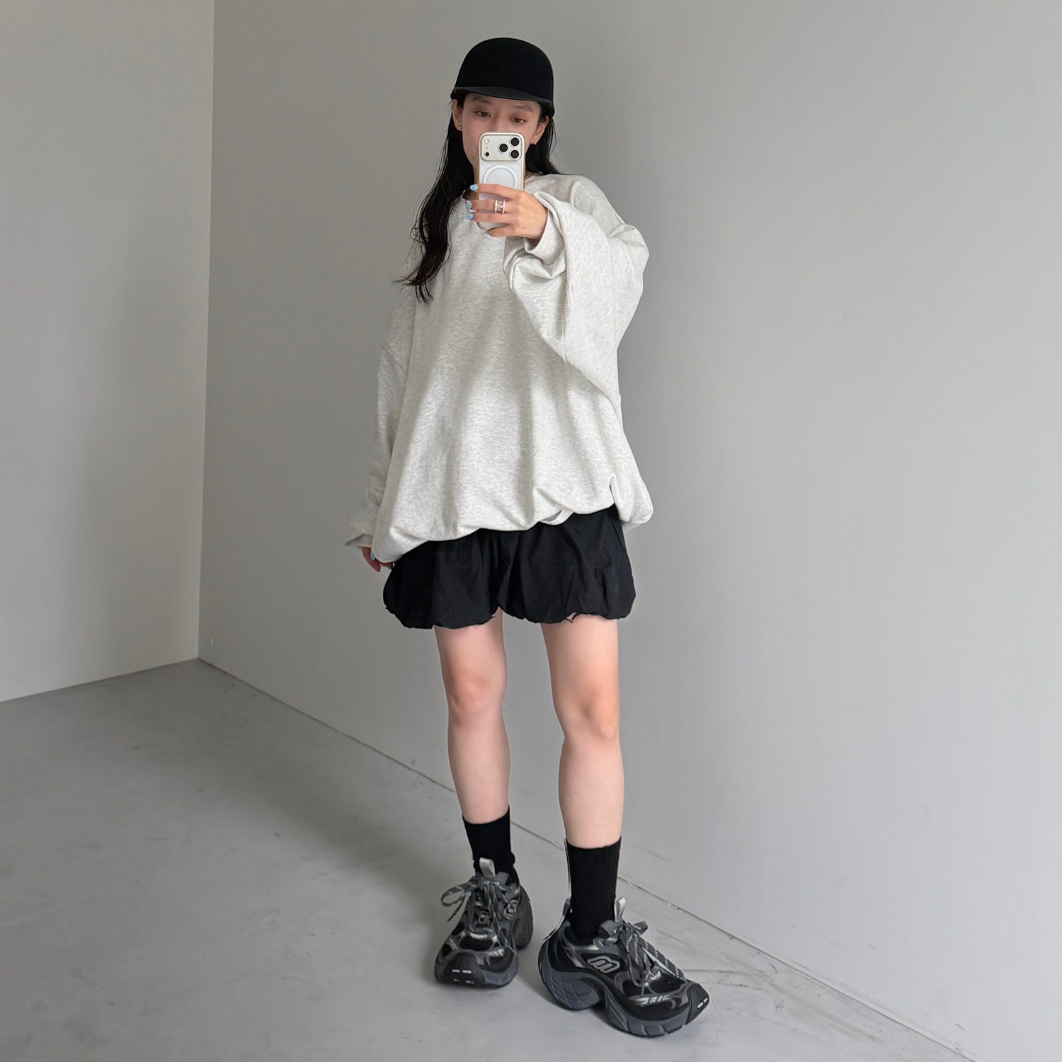 URAKE OSUMITSUKI sweat / oatmeal
