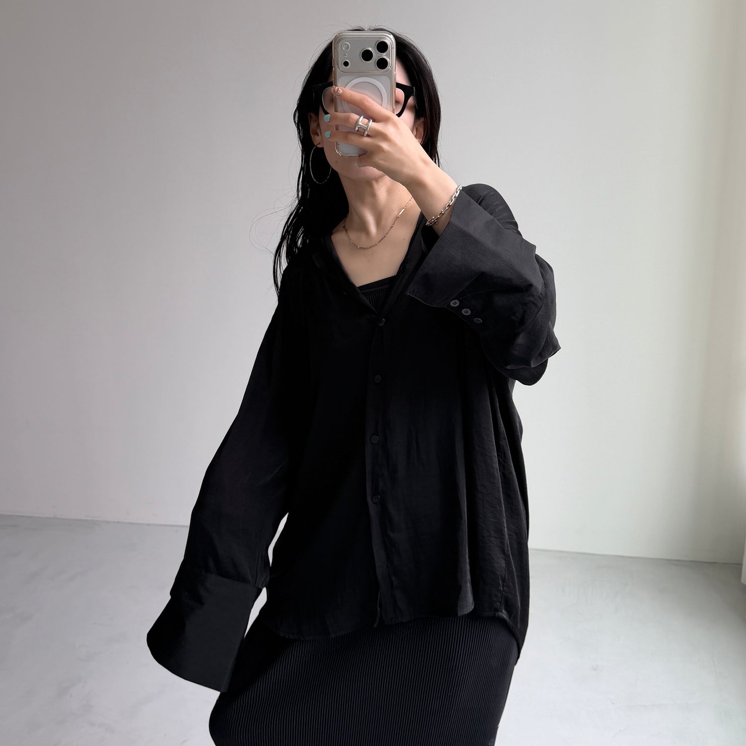 rayon hooded shirt / black
