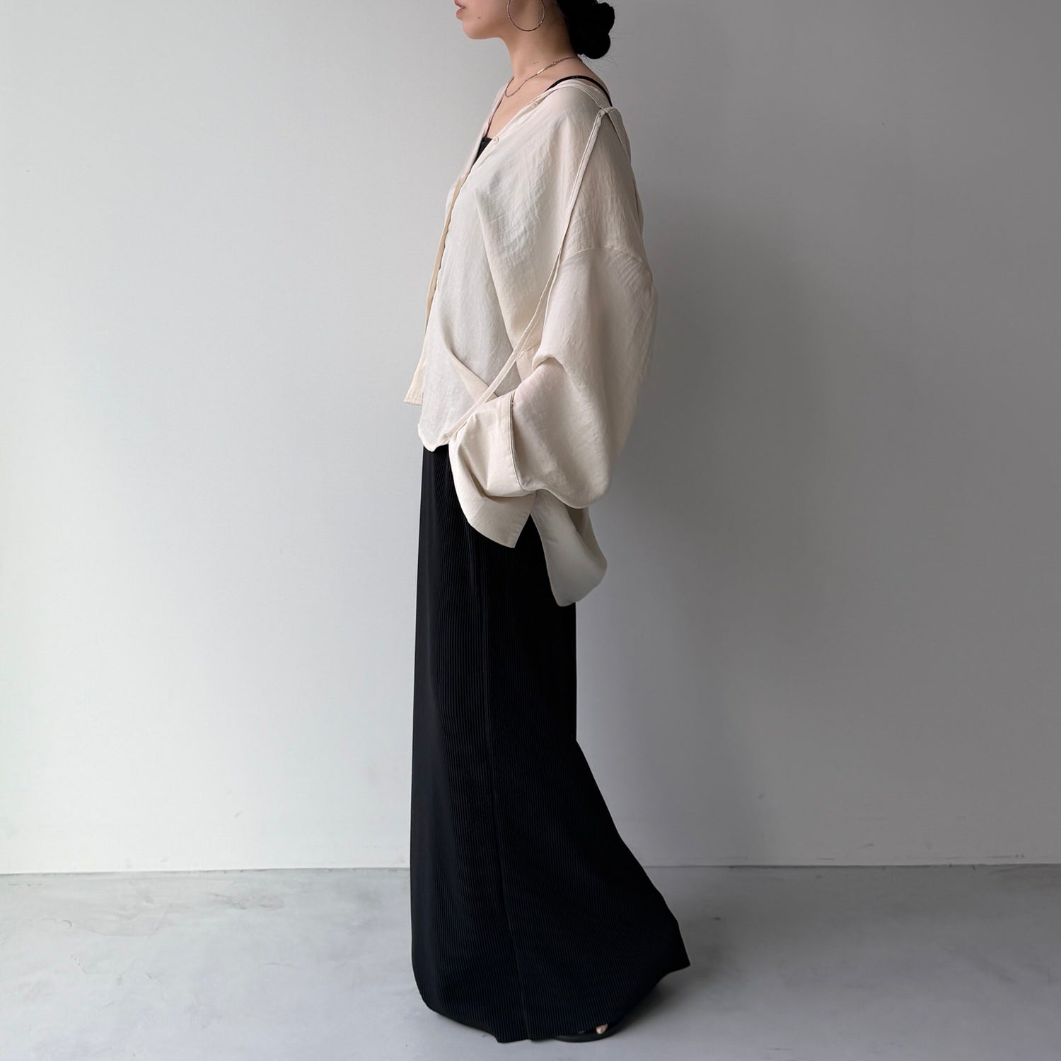 rayon hooded shirt / black