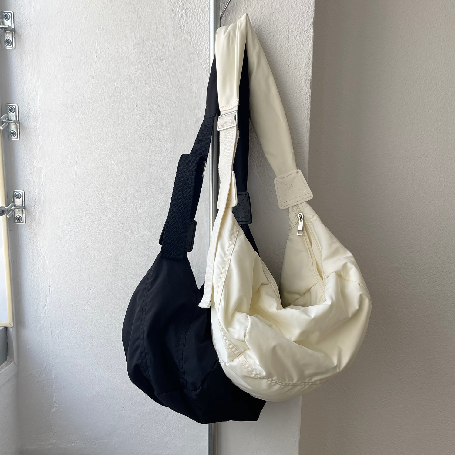 【SAMPLE】croissant shoulder bag / ivory