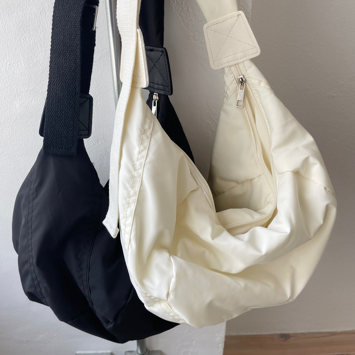 【SAMPLE】croissant shoulder bag / ivory