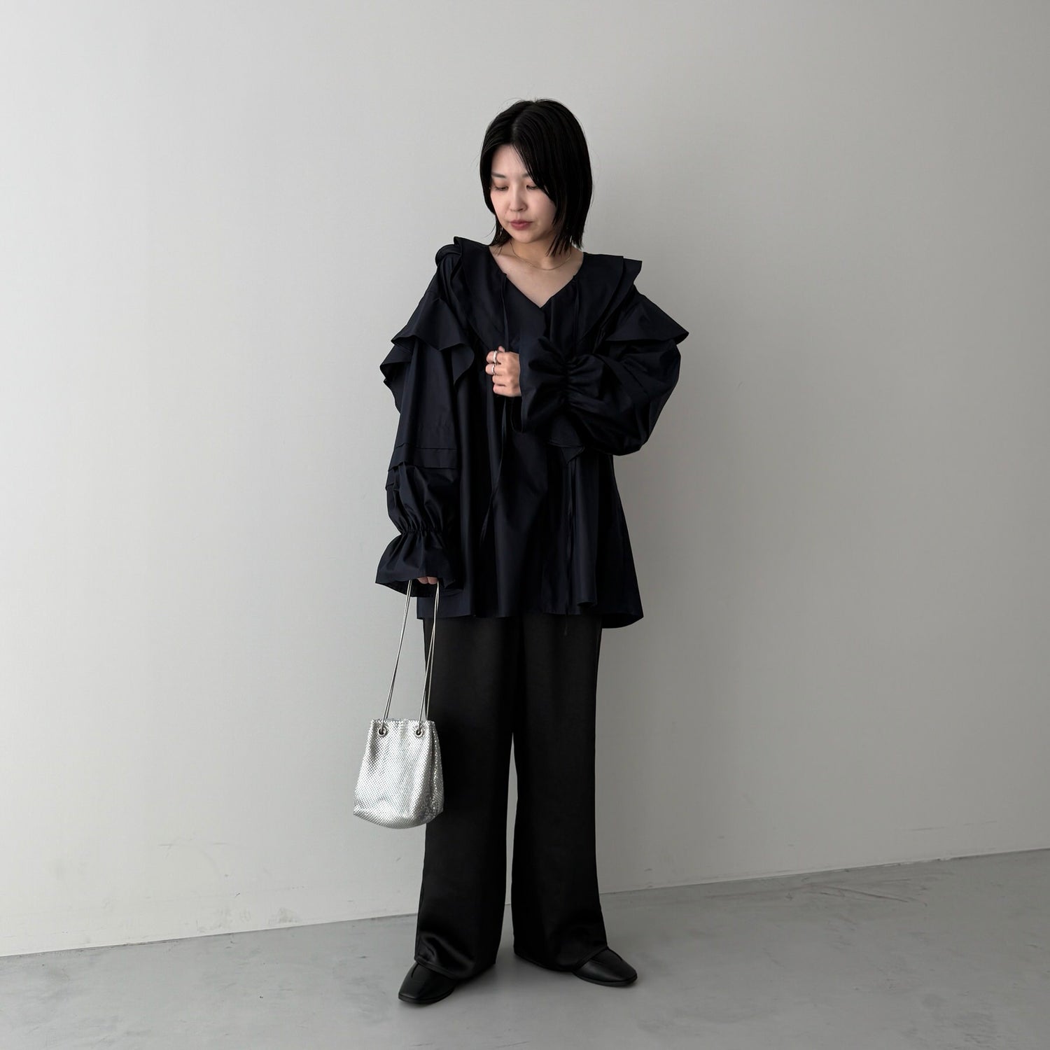 relax satin pants / black | wee9s | ウィークス オフィシャル通販サイト
