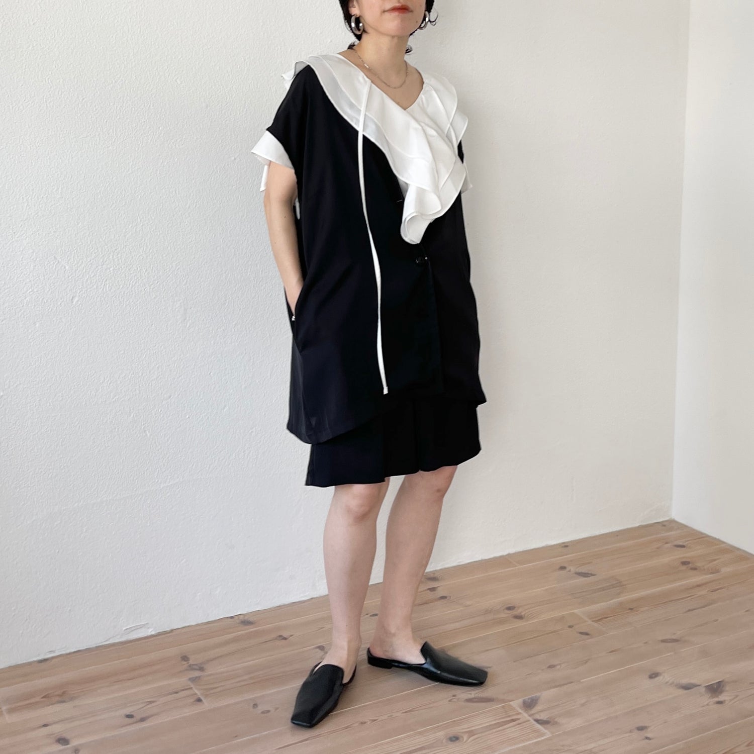 【SAMPLE】over size satin like vest / black